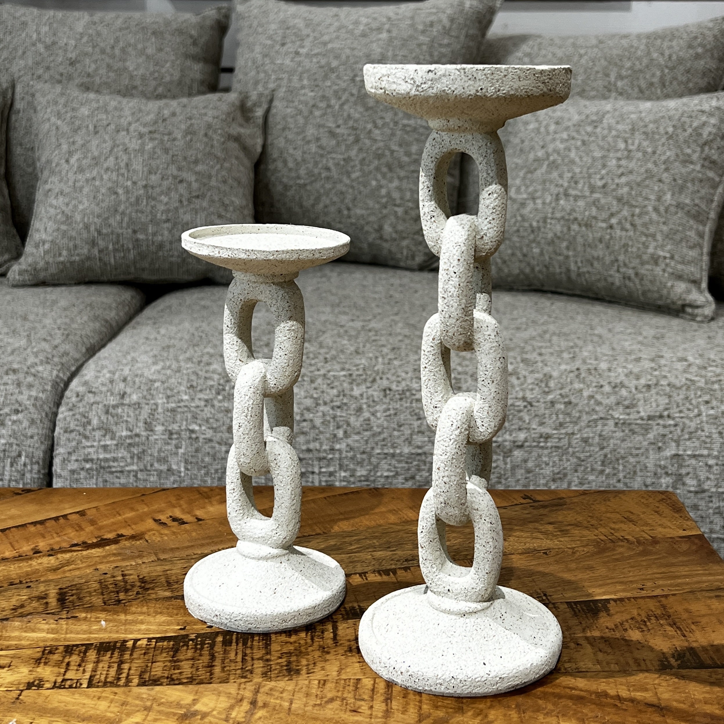 פמוט לולאות מעוצב לבן שבור דגם איקו פמוט לולאות מעוצב לבן שבור דגם איקו