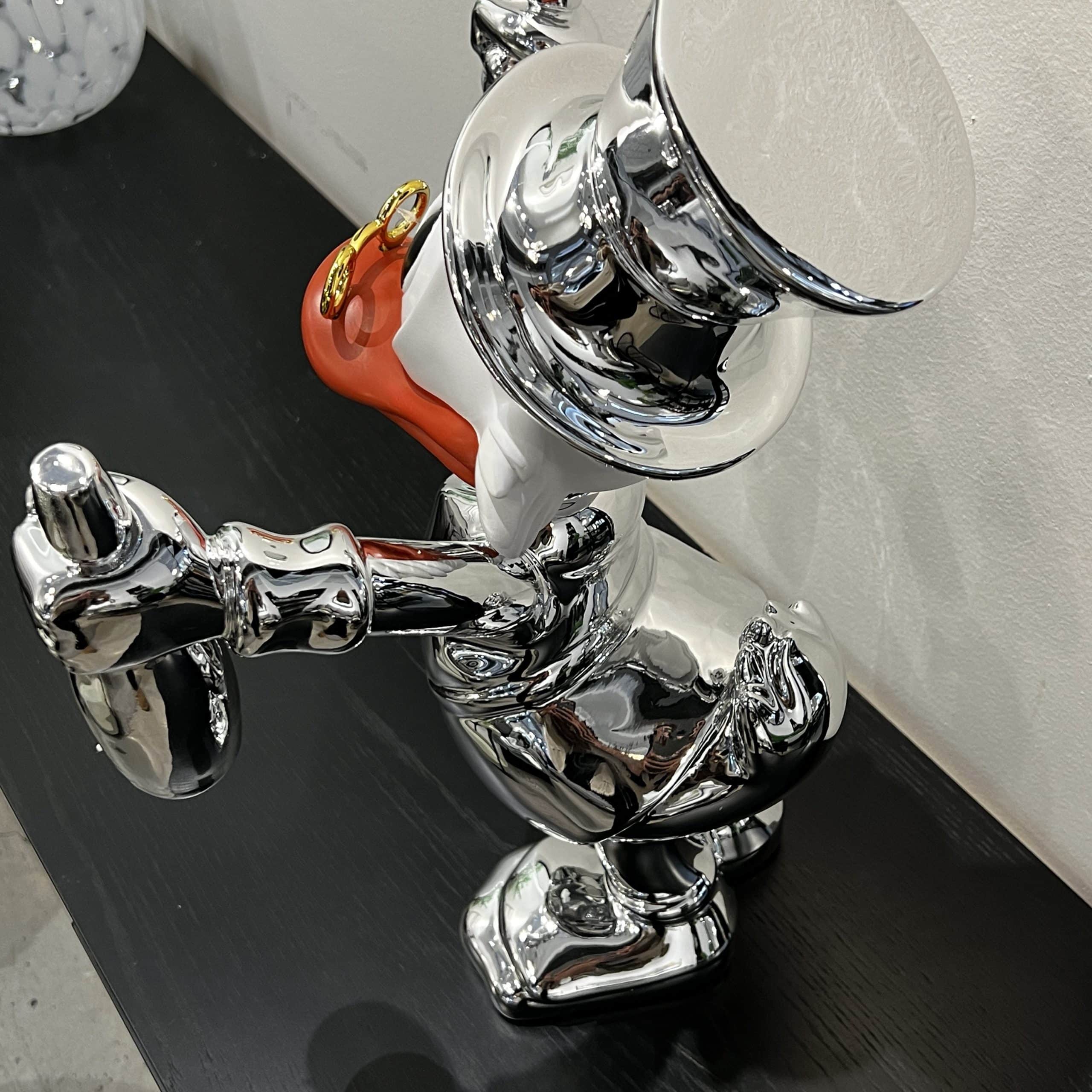 פסל מעוצב דונלד דאק מחזיק בקבוקים ניקל דגם איקו פסל מעוצב דונלד דאק מחזיק בקבוקים ניקל דגם איקו