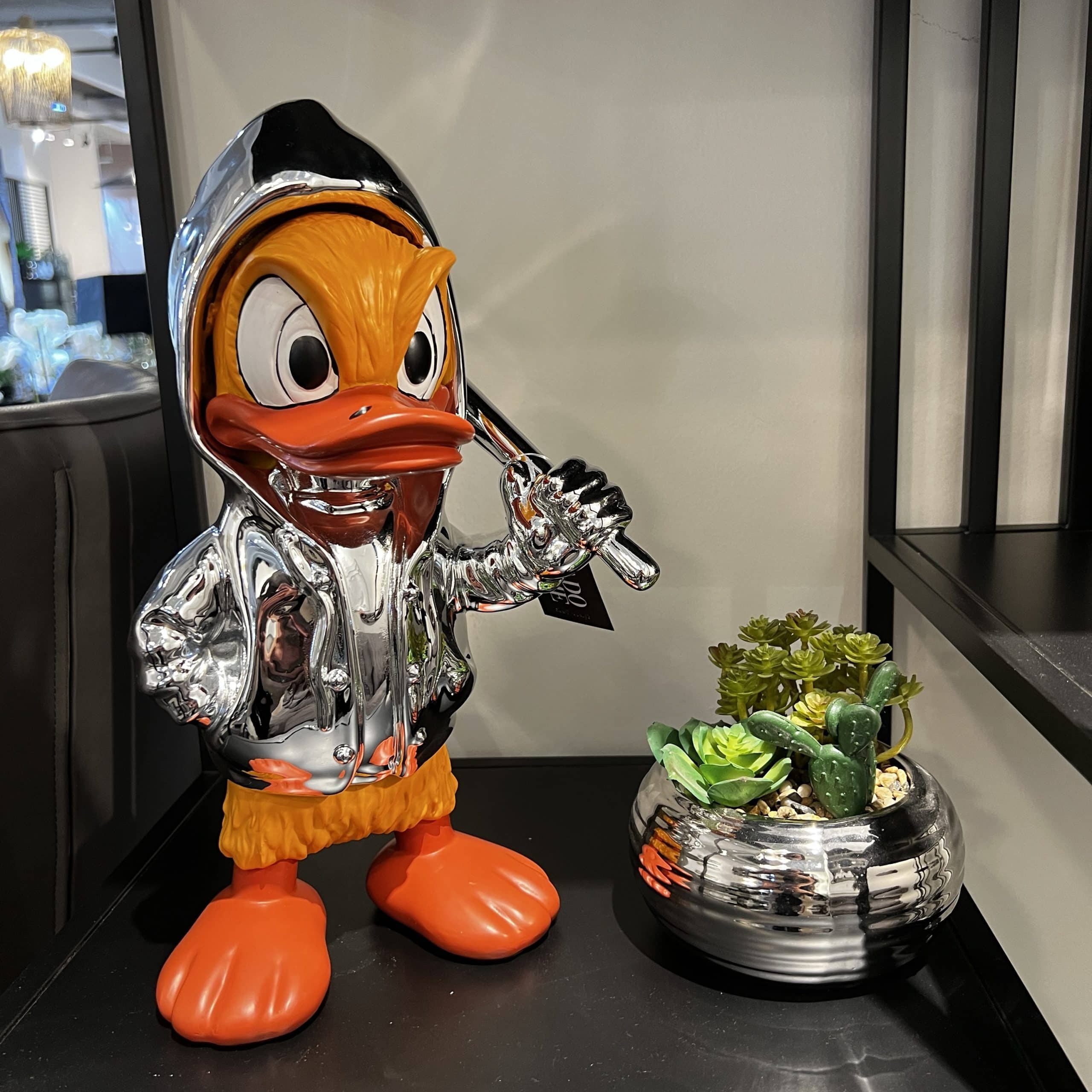 פסל דונלד דאק עומד ניקל דגם איקו פסל דונלד דאק עומד ניקל דגם איקו