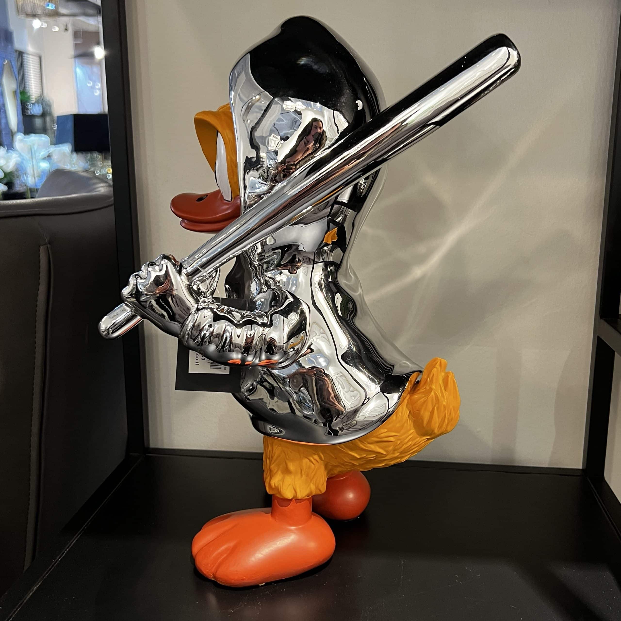 פסל דונלד דאק עומד ניקל דגם איקו פסל דונלד דאק עומד ניקל דגם איקו