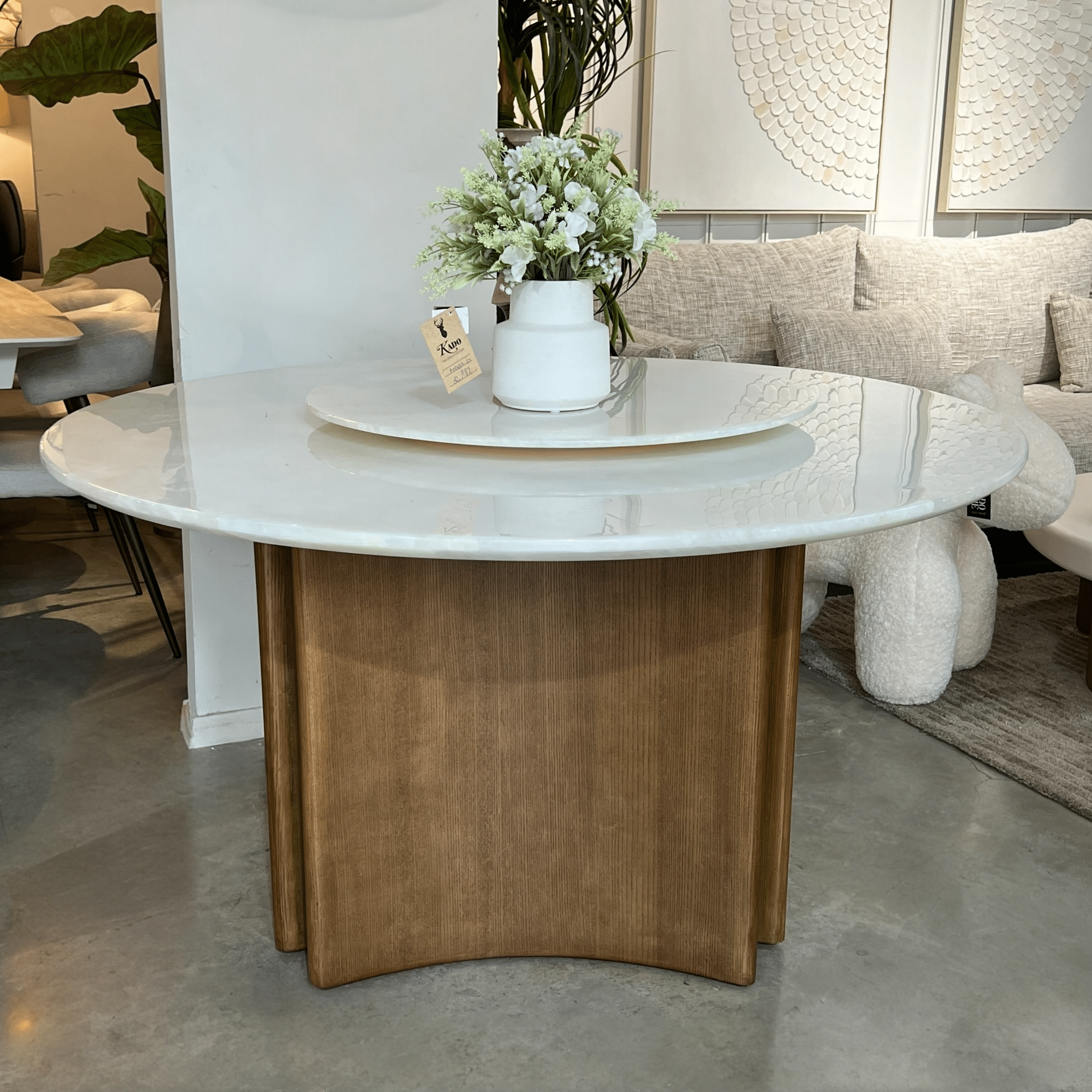 שולחן אוכל יוקרתי עגול מרבל לבן רגל עץ אגוז דגם סופיטל שולחן אוכל יוקרתי עגול מרבל לבן רגל עץ אגוז דגם סופיטל