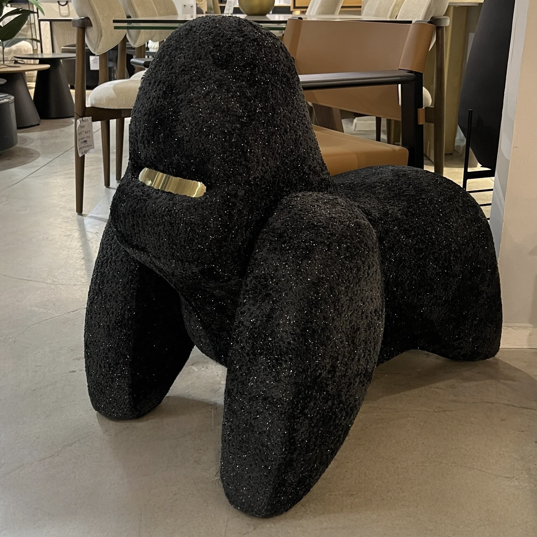 הדום יוקרתי גורילה בד בוקלה שחור דגם סופיטל הדום יוקרתי גורילה בד בוקלה שחור דגם סופיטל