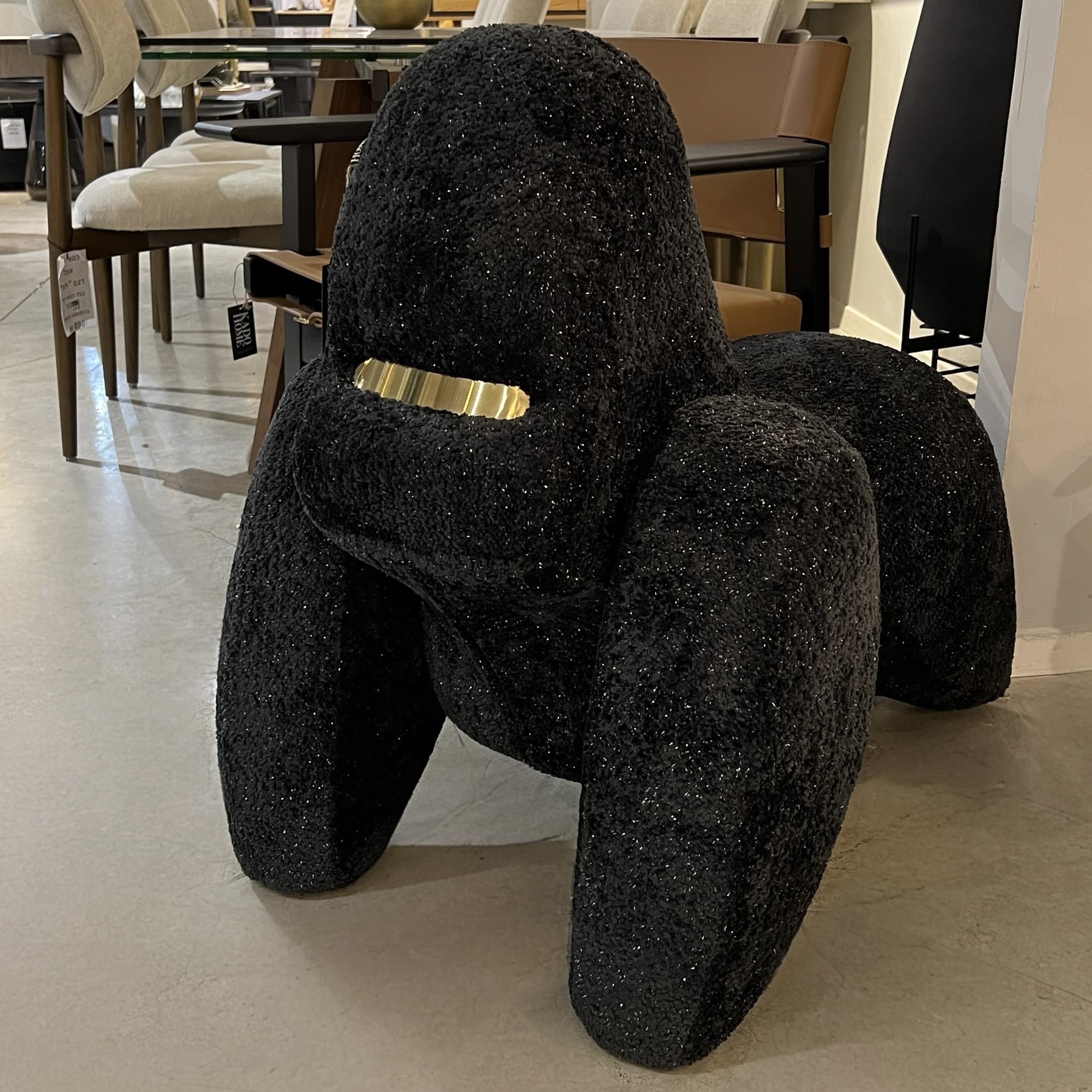 הדום יוקרתי גורילה בד בוקלה שחור דגם סופיטל הדום יוקרתי גורילה בד בוקלה שחור דגם סופיטל