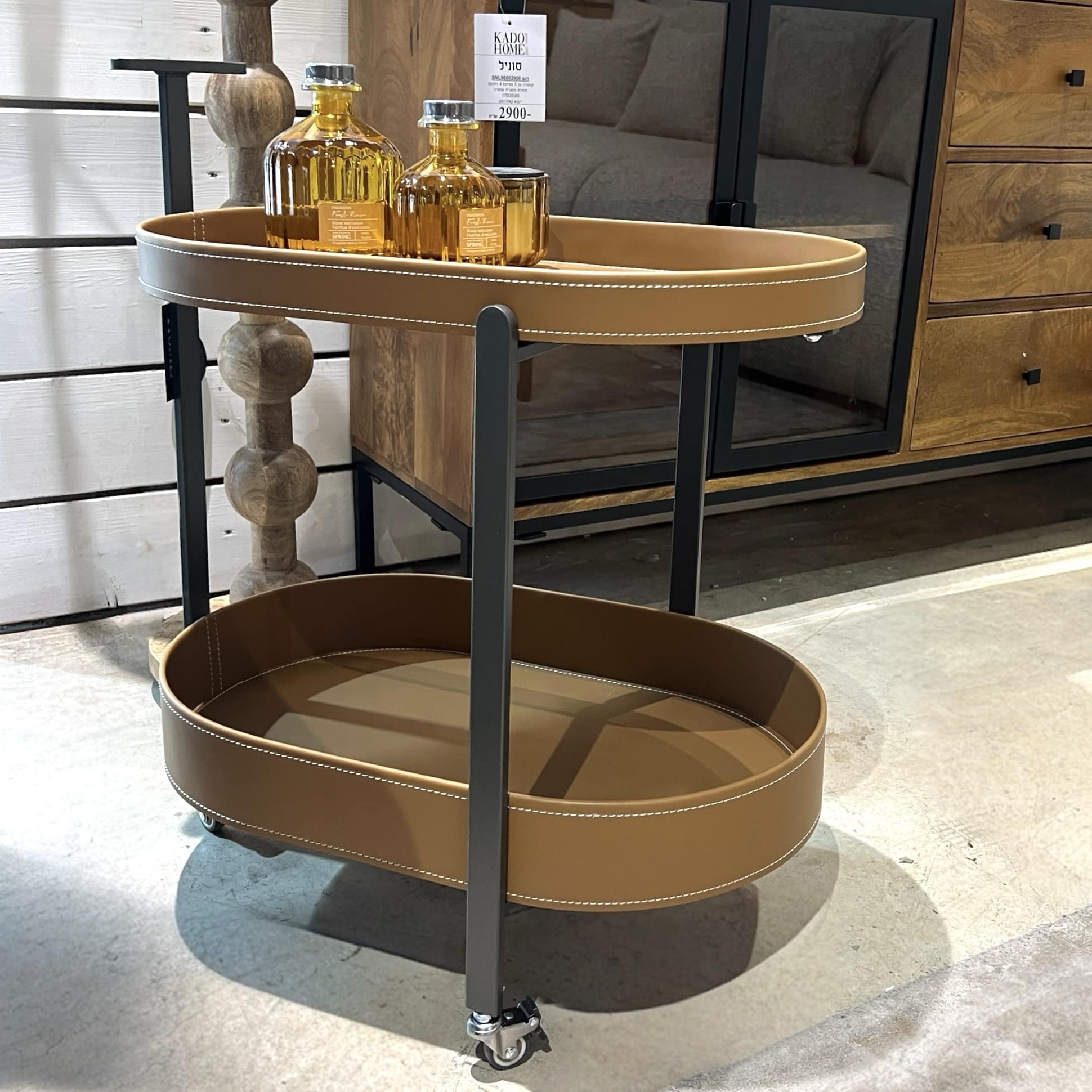 עגלת משקאות מעוצבת דמוי עור כאמל דגם סופיטל עגלת משקאות מעוצבת דמוי עור כאמל דגם סופיטל