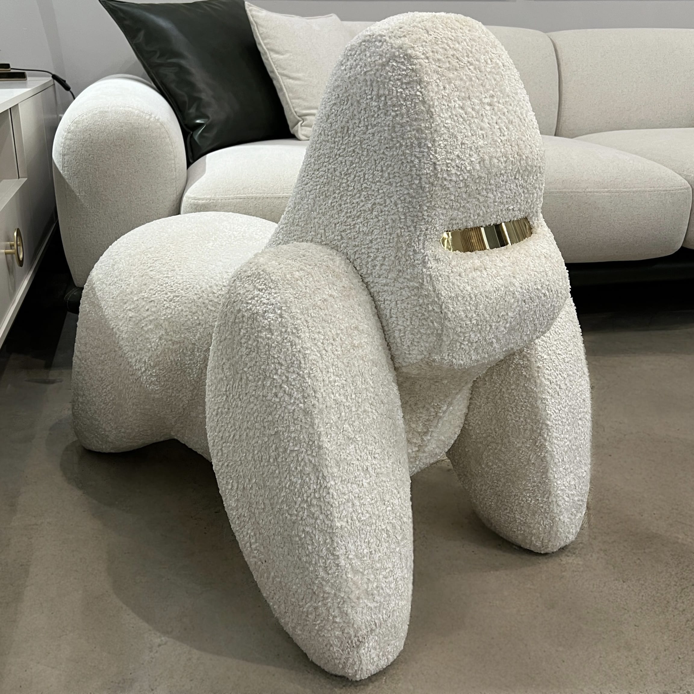 הדום גורילה יוקרתי בד בוקלה שמנת דגם סופיטל הדום גורילה יוקרתי בד בוקלה שמנת דגם סופיטל