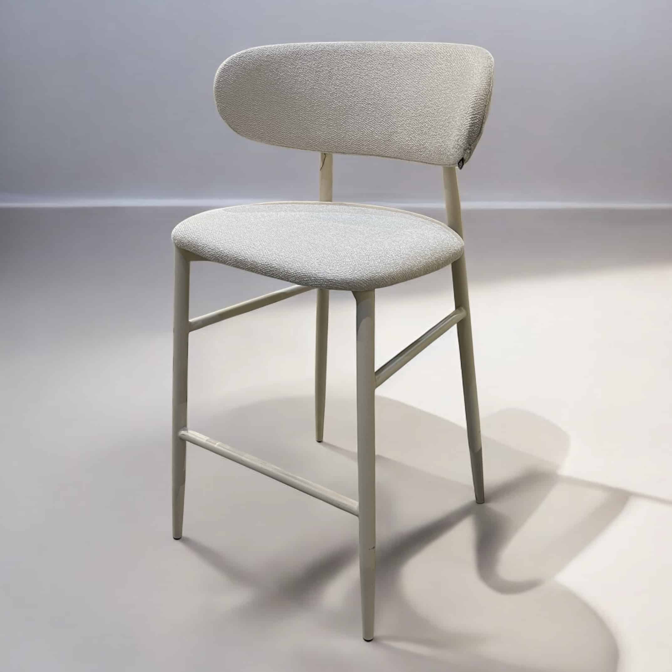 כיסא בר מעוצב מלאני אריג אבן רגל שמנת דגם סופיטל - עכשיו במלאי! כיסא בר מעוצב מלאני אריג אבן רגל שמנת דגם סופיטל - עכשיו במלאי!