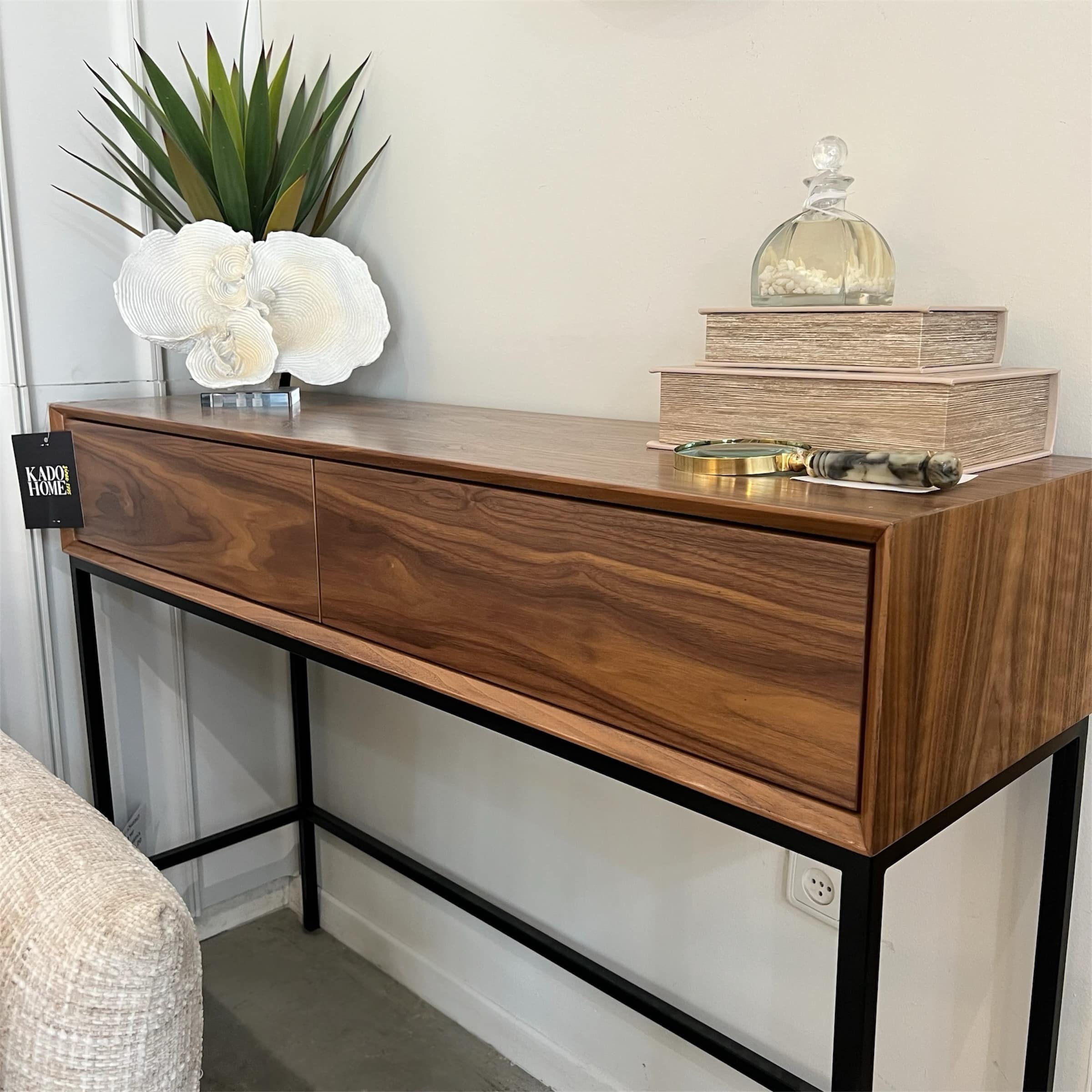 קונסולה יוקרתית דגם שרתון אגוז אמריקאי