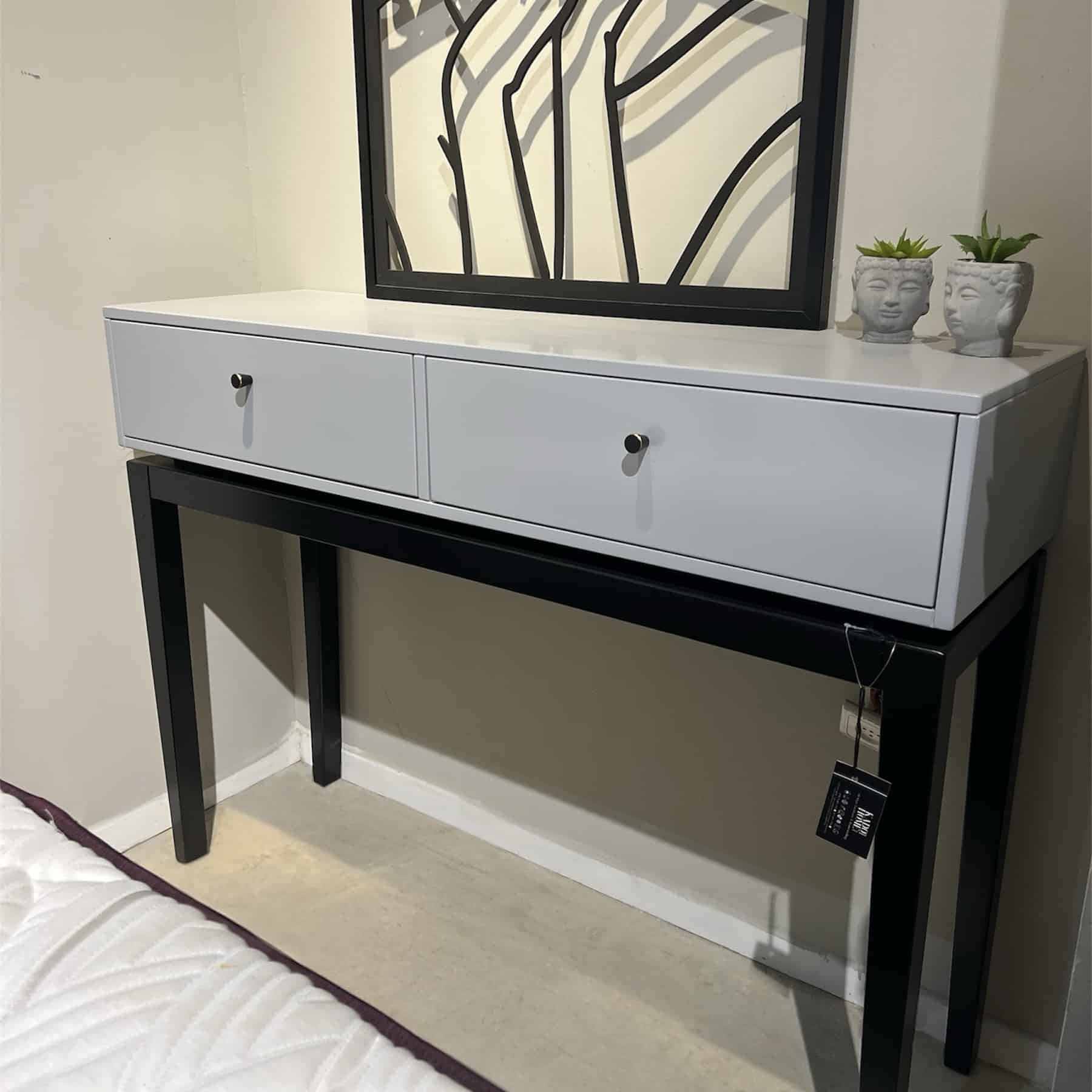 קונסולה דגם שובל אפור בטון בהיר- עיצוב אישי מתצוגה!