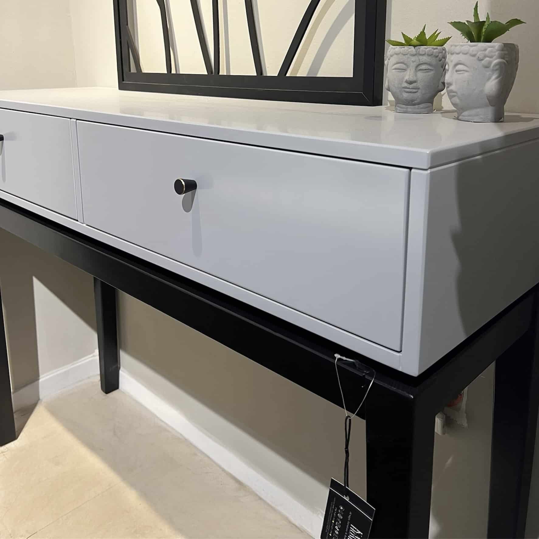 קונסולה דגם שובל אפור בטון בהיר- עיצוב אישי מתצוגה!