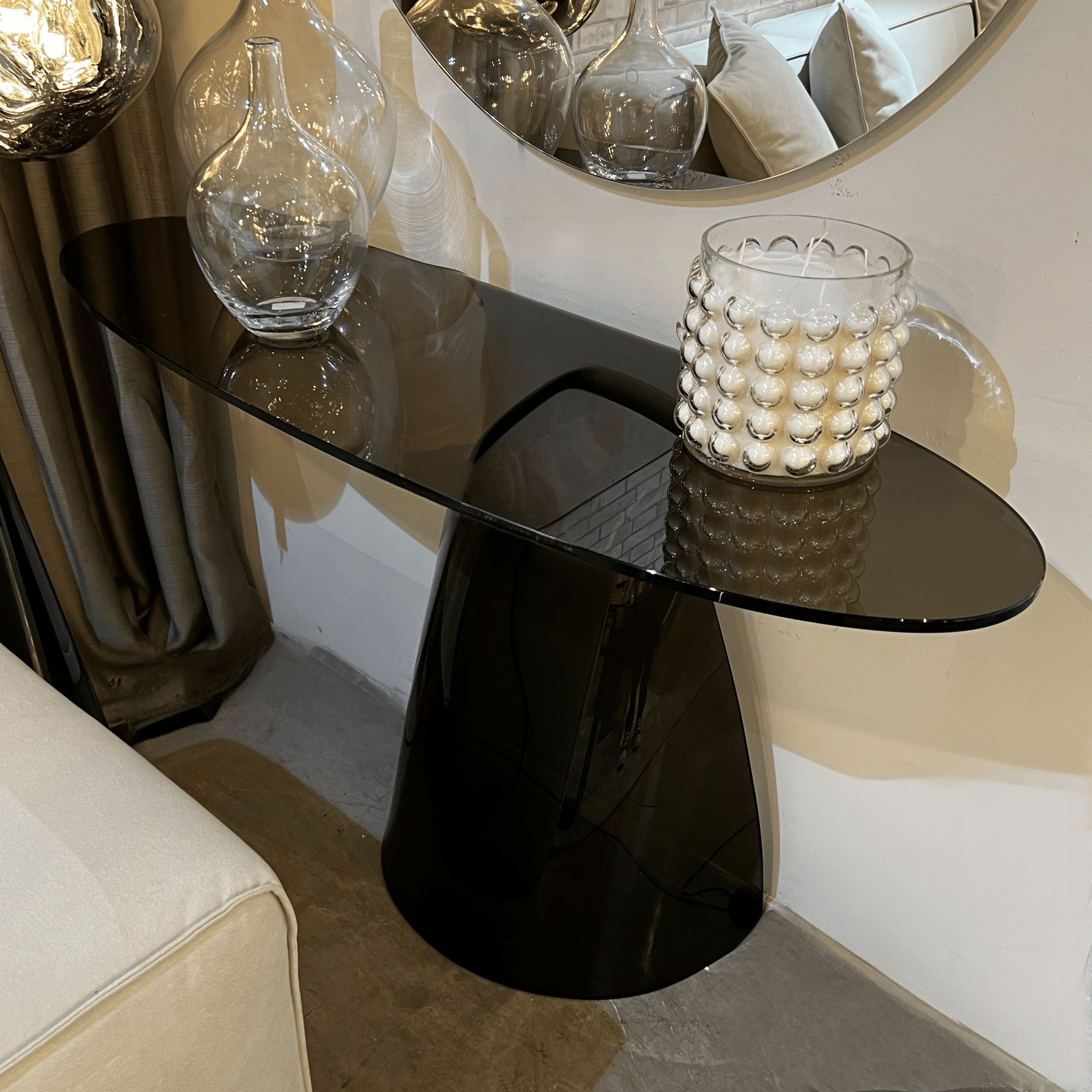 קונסולה יוקרתית פינות מעוגלות זכוכית חומה דגם פלור