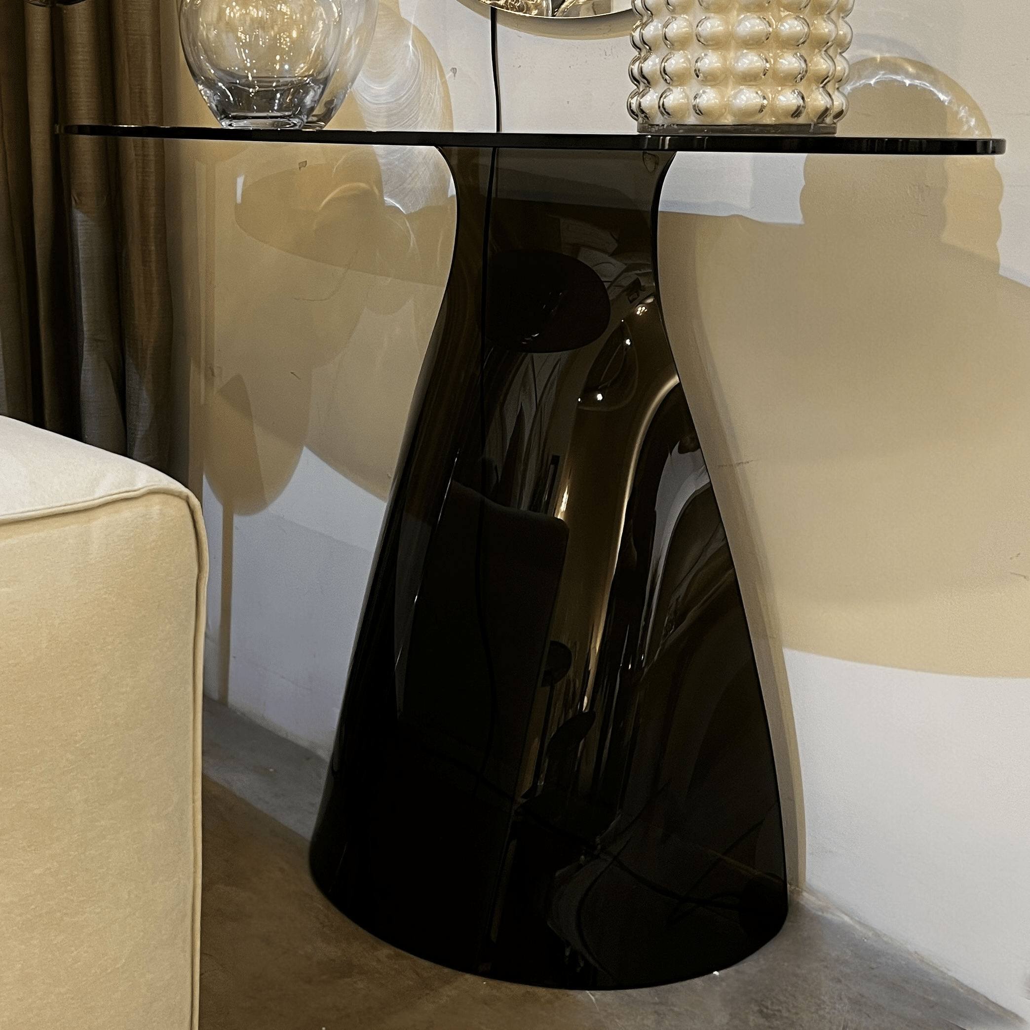 קונסולה יוקרתית פינות מעוגלות זכוכית חומה דגם פלור