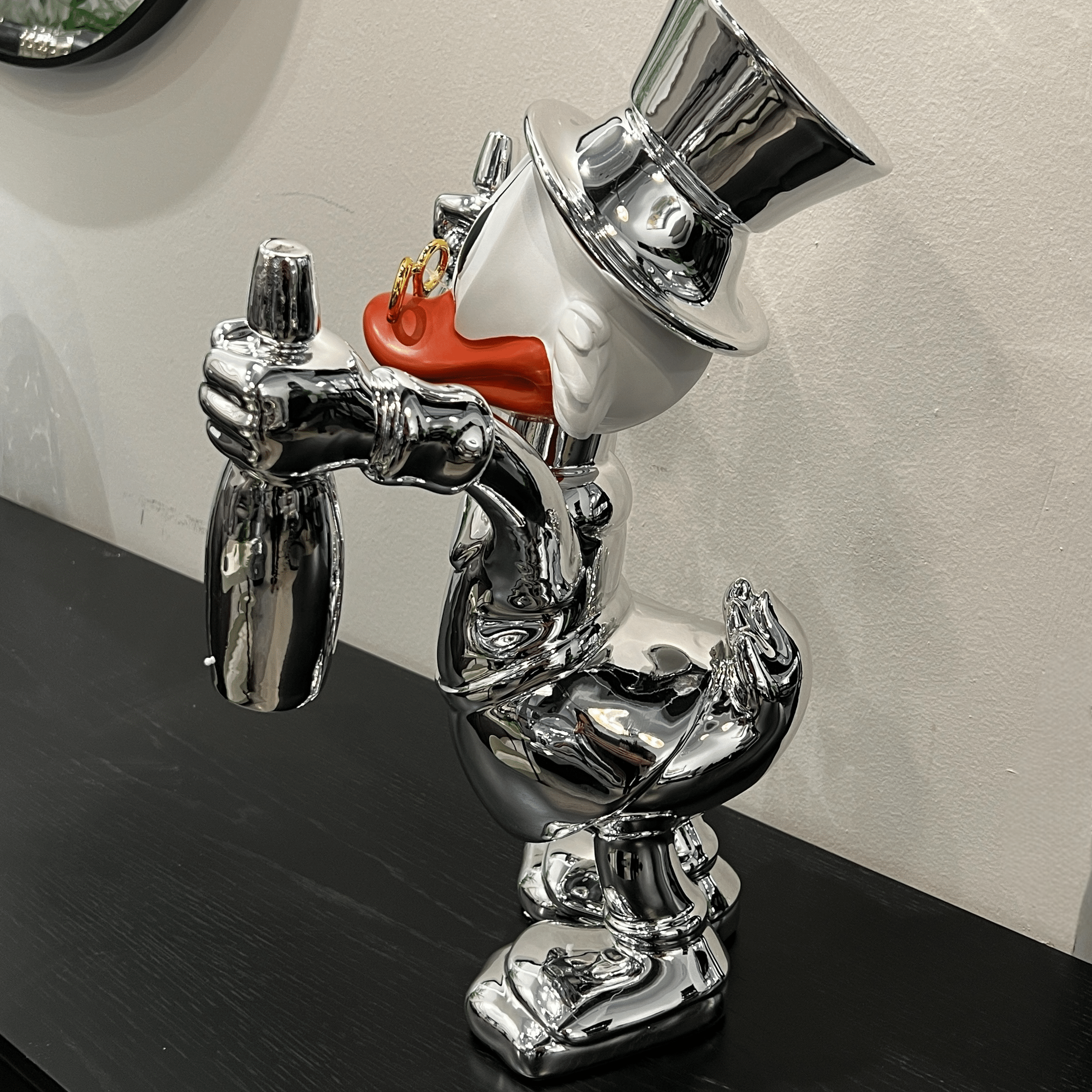 פסל מעוצב דונלד דאק מחזיק בקבוקים ניקל דגם איקו פסל מעוצב דונלד דאק מחזיק בקבוקים ניקל דגם איקו