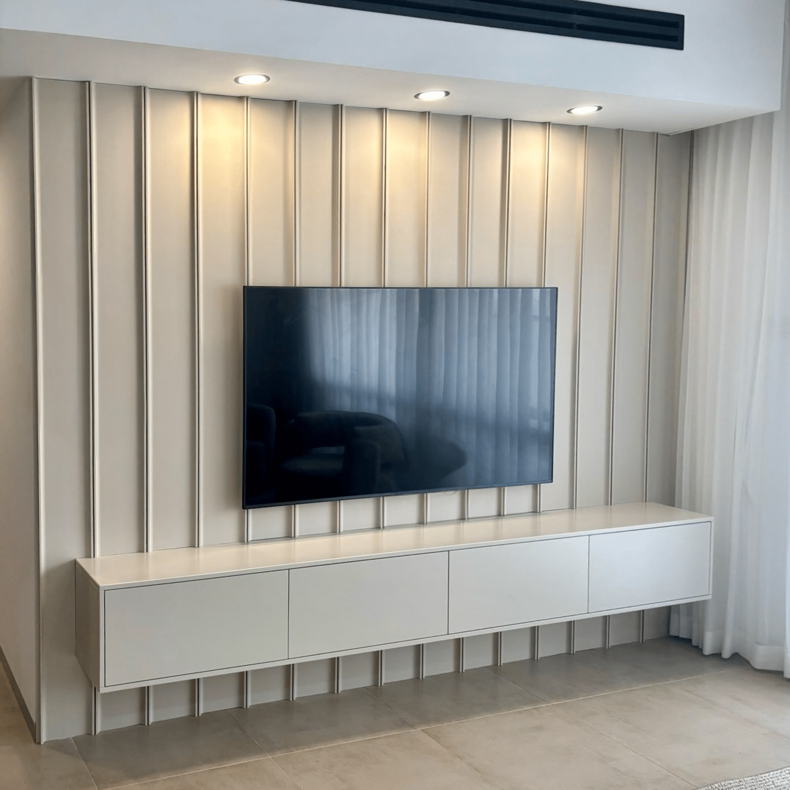 חיפוי קיר במראה נקי ויוקרתי דגם ״פלאט״ בז׳ סהרה רחב 20/290- חדש! חיפוי קיר במראה נקי ויוקרתי דגם ״פלאט״ בז׳ סהרה רחב 20/290- חדש!