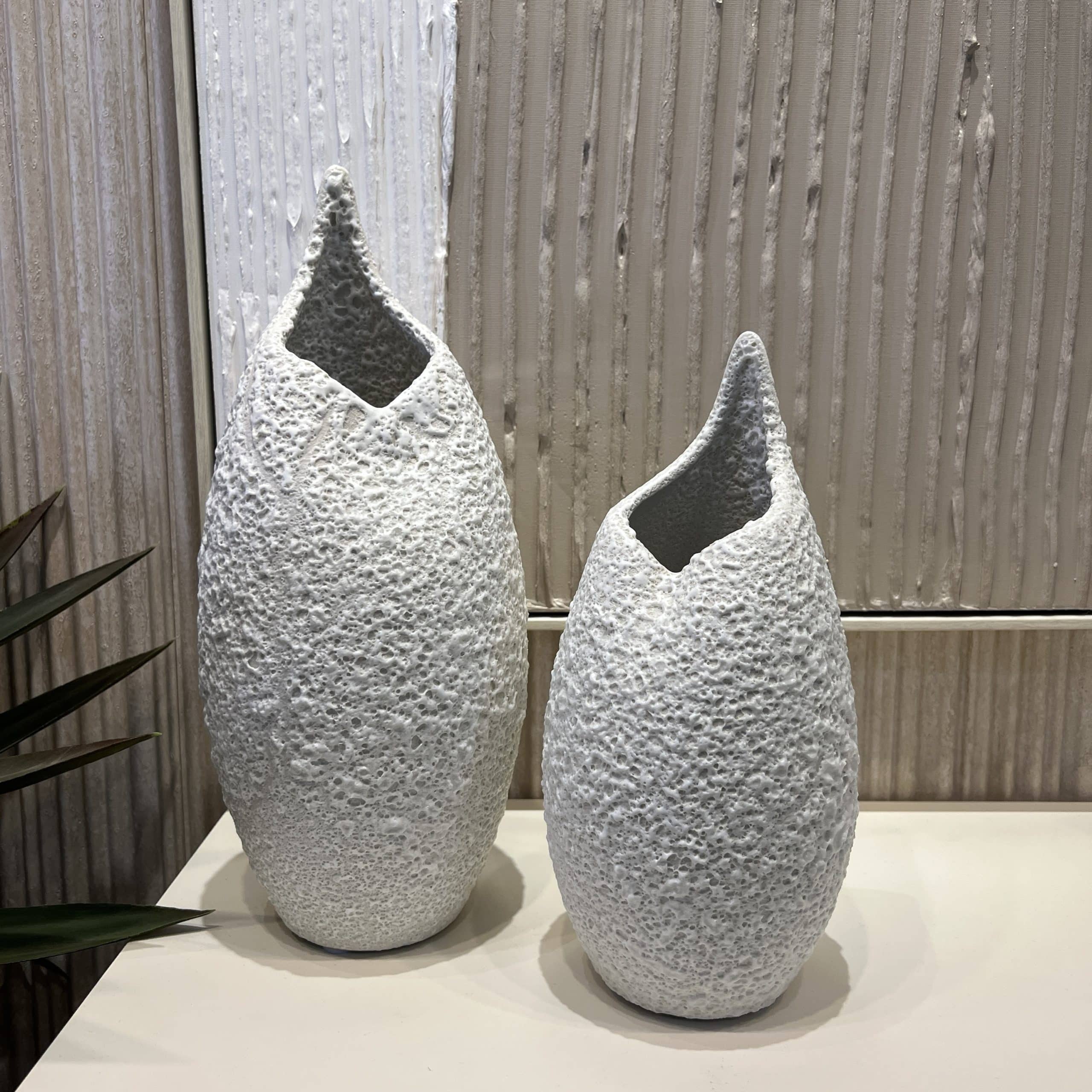 כד קרמיקה מעוצב מחוספס לבן דגם איקו כד קרמיקה מעוצב מחוספס לבן דגם איקו