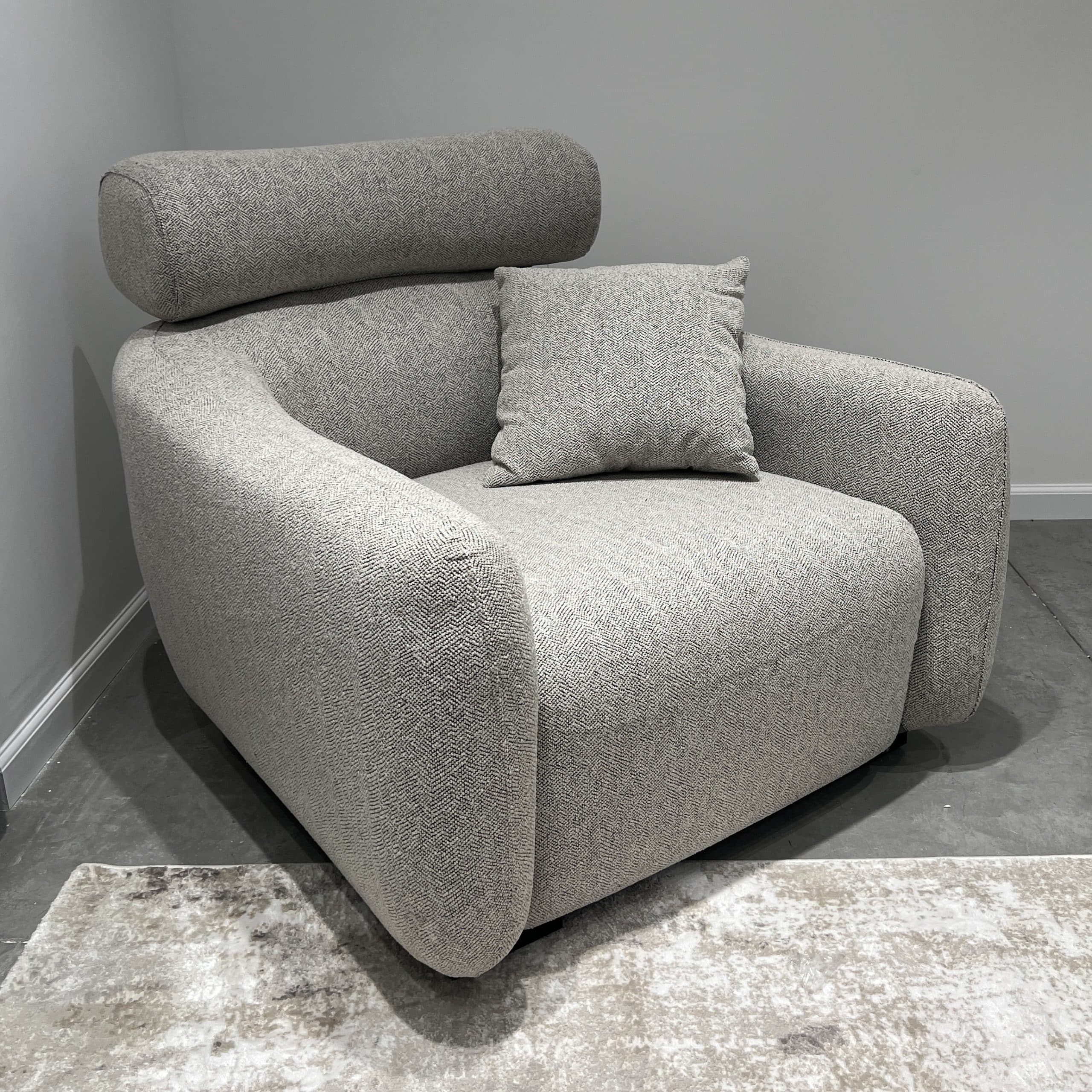 כורסא מעוצבת מקלן אריג אפור אבן דגם סופיטל - אחרונה במלאי! כורסא מעוצבת מקלן אריג אפור אבן דגם סופיטל - אחרונה במלאי!