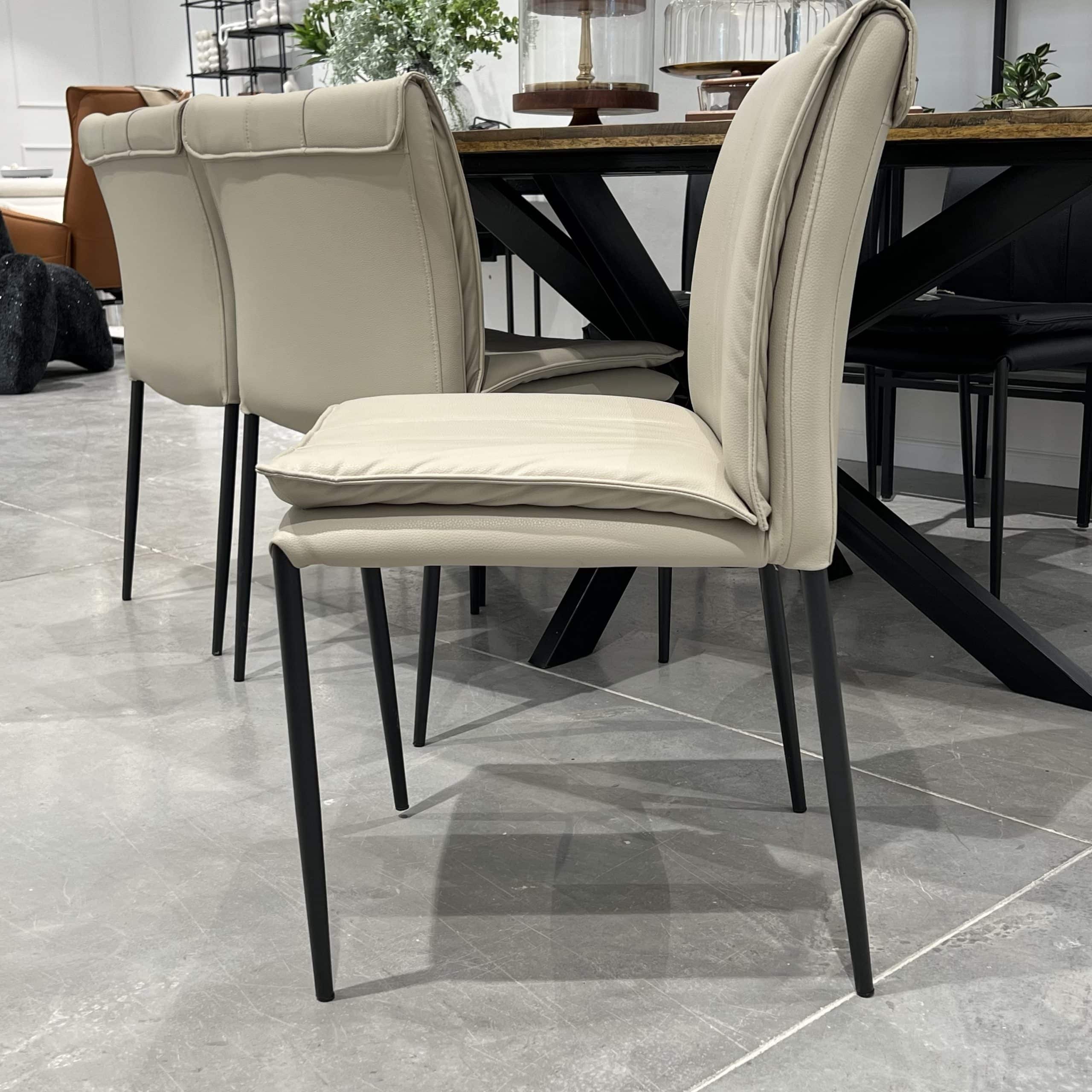 כסא מקאו דמוי עור קפוצ׳ינו רגל שחורה דגם סופיטל - 2 אחרונים! כסא מקאו דמוי עור קפוצ׳ינו רגל שחורה דגם סופיטל - 2 אחרונים!