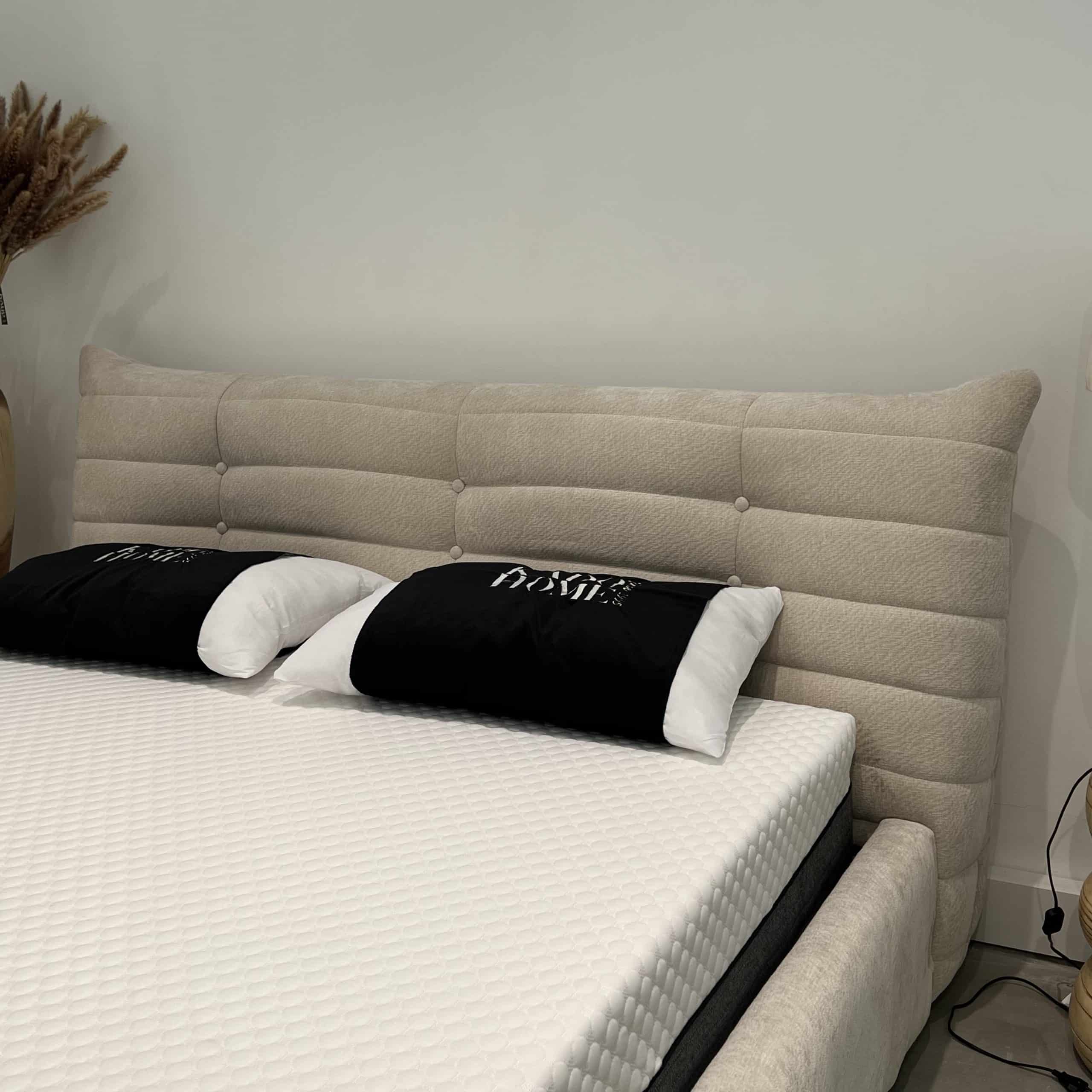 מיטה מעוצבת ויוקרתית פילו גוון אבן דגם סופיטל מיטה מעוצבת ויוקרתית פילו גוון אבן דגם סופיטל