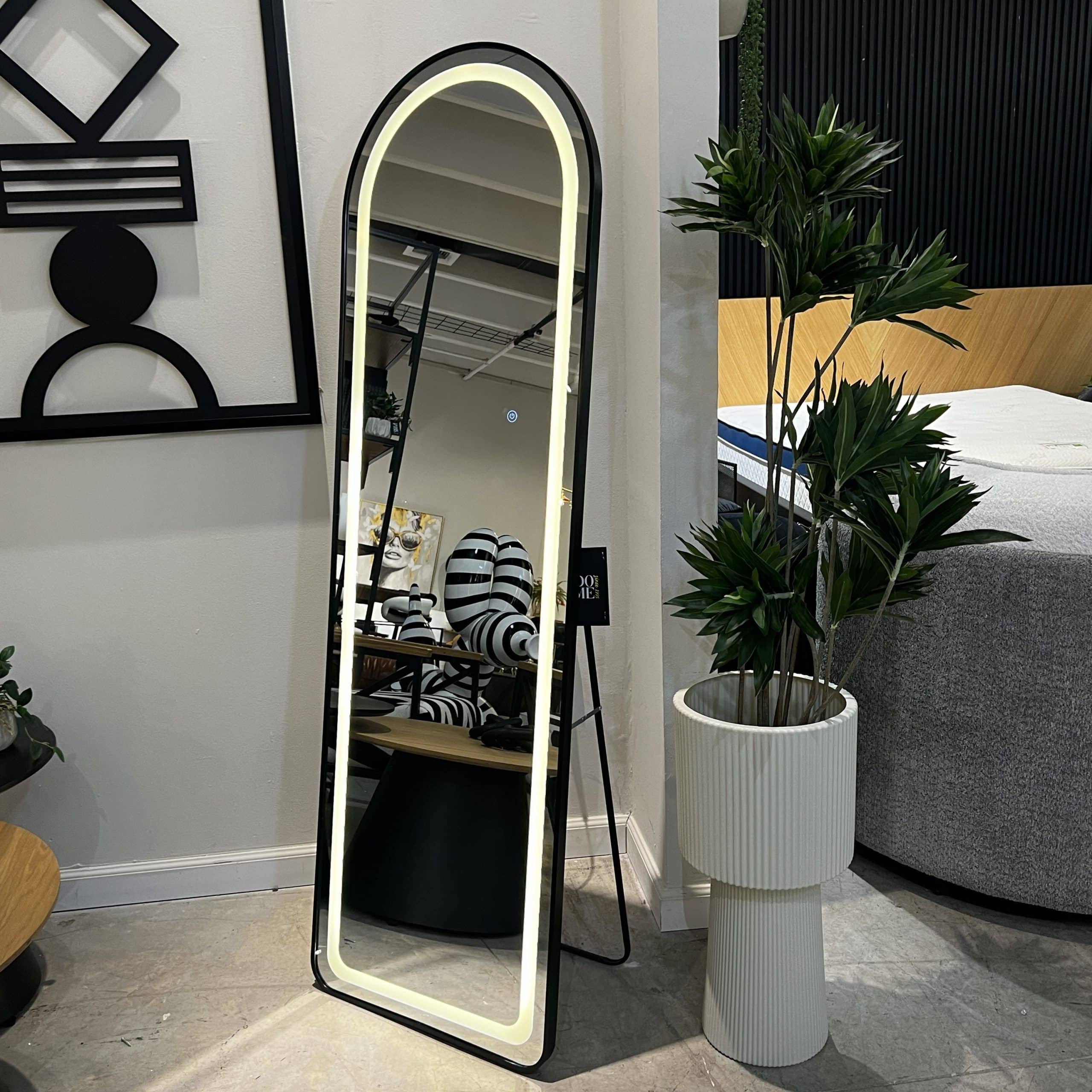 מראה ראש מעוגל מסגרה שחורה בשילוב לד דגם איקו מראה ראש מעוגל מסגרה שחורה בשילוב לד דגם איקו