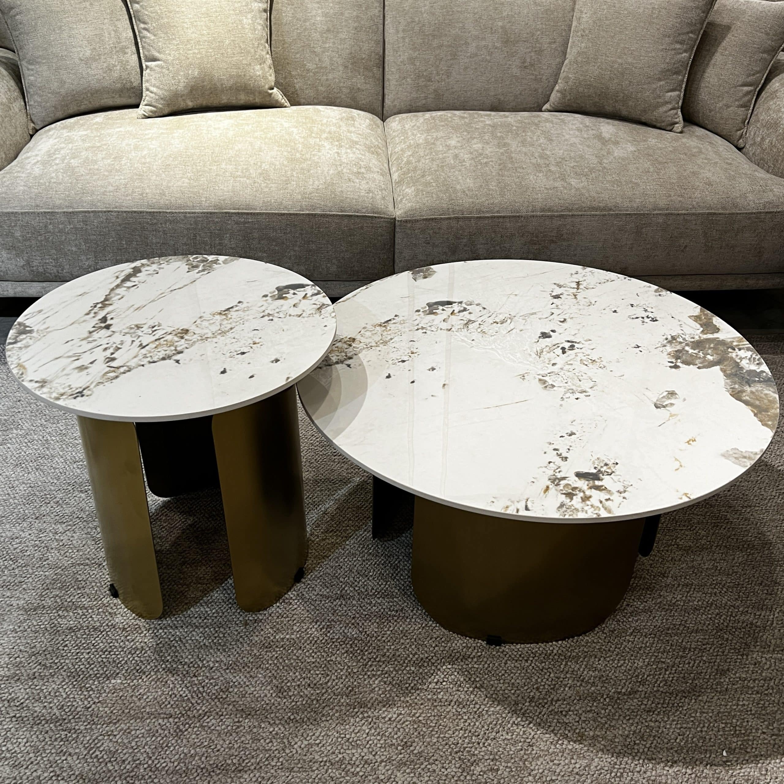 זוג שולחנות סלון יוקרתי מרבל עגולים רגל זהב דגם סופיטל - SALE! זוג שולחנות סלון יוקרתי מרבל עגולים רגל זהב דגם סופיטל - SALE!