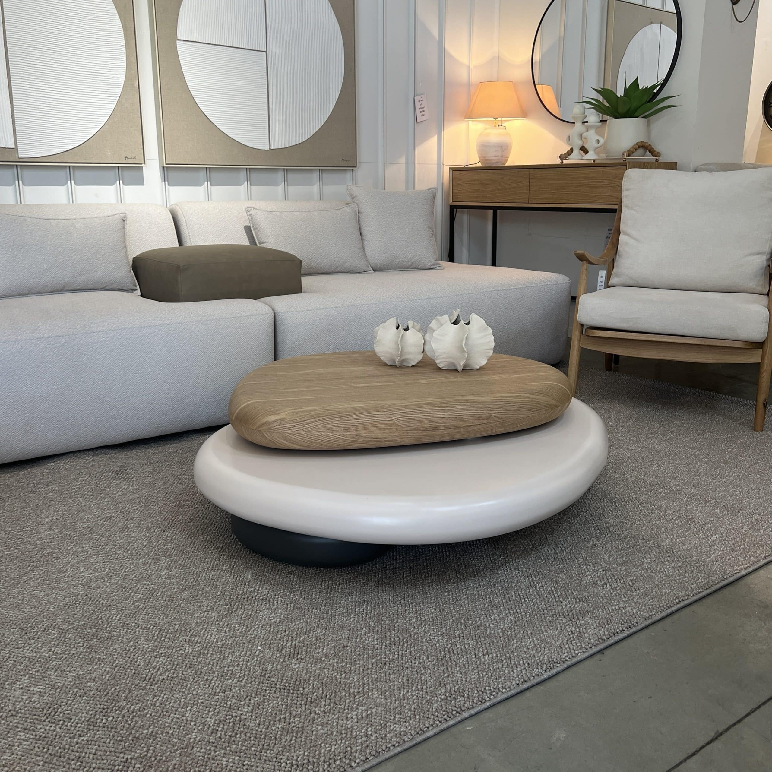 שולחן סלון אמורפי יוקרתי לבן שבור סליידר אלון דגם סופיטל - 90 ימי עסקים שולחן סלון אמורפי יוקרתי לבן שבור סליידר אלון דגם סופיטל - 90 ימי עסקים