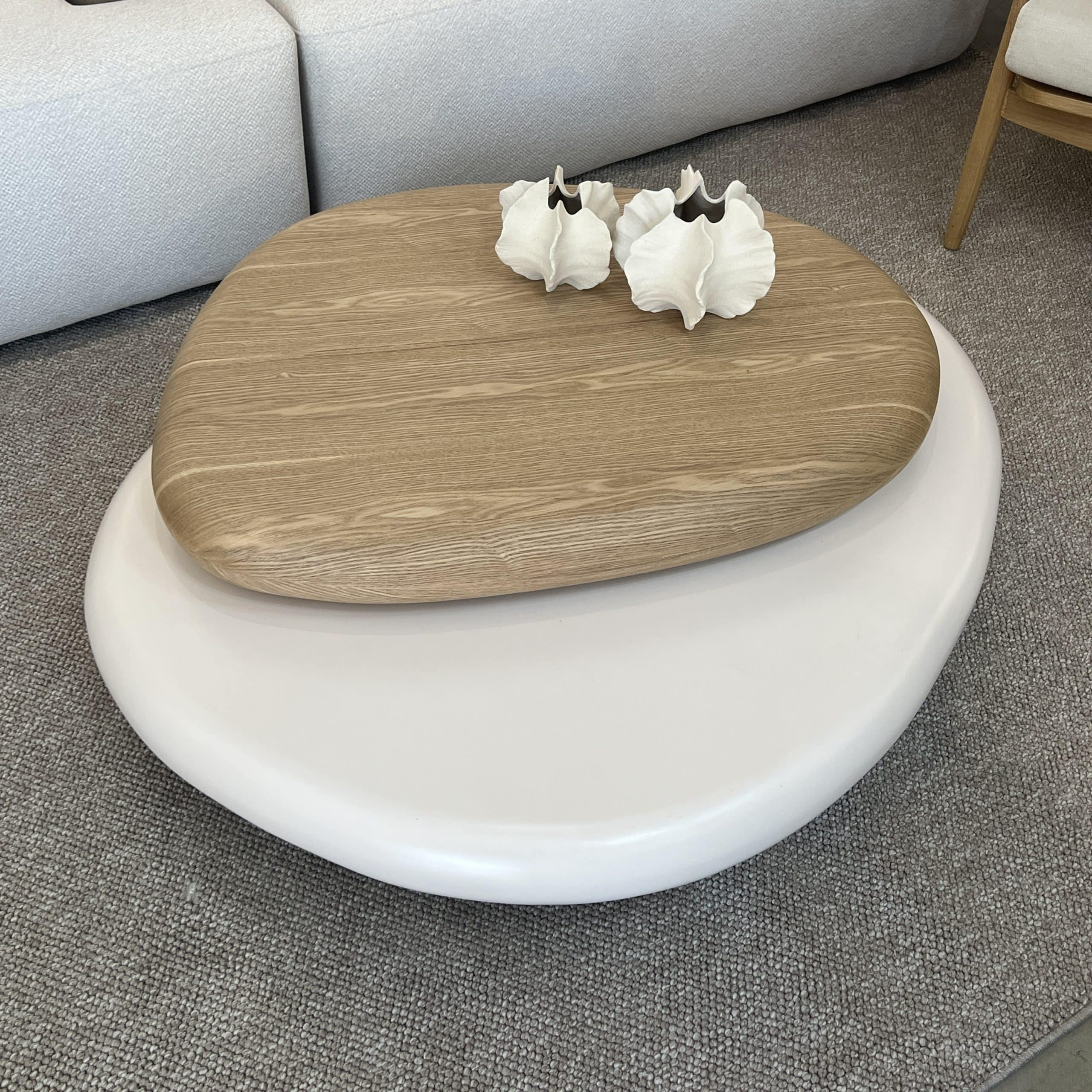 שולחן סלון אמורפי יוקרתי לבן שבור סליידר אלון דגם סופיטל - 90 ימי עסקים שולחן סלון אמורפי יוקרתי לבן שבור סליידר אלון דגם סופיטל - 90 ימי עסקים