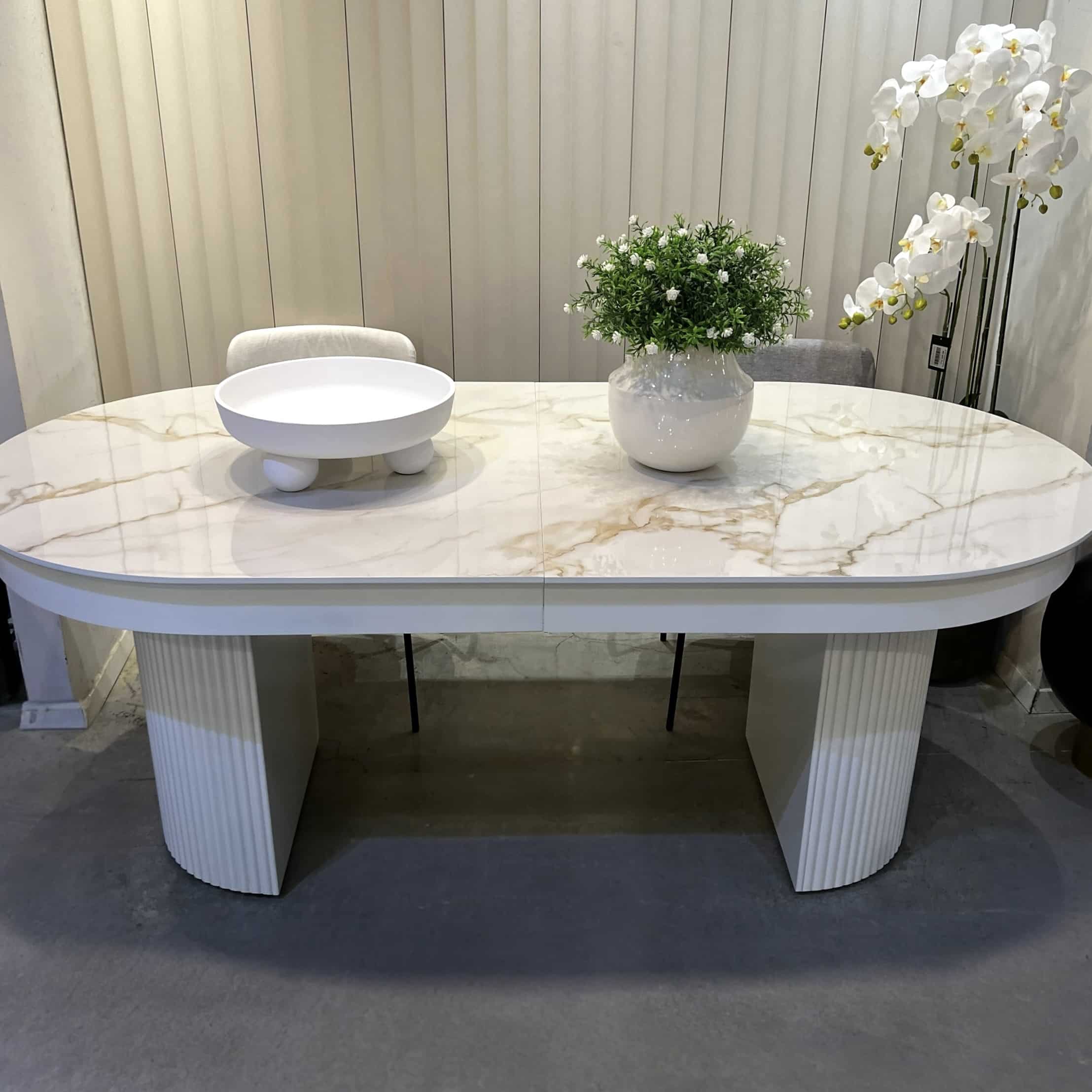 שולחן אוכל אובאלי יוקרתי דגם גייד בעיצוב אישי שולחן אוכל אובאלי יוקרתי דגם גייד בעיצוב אישי