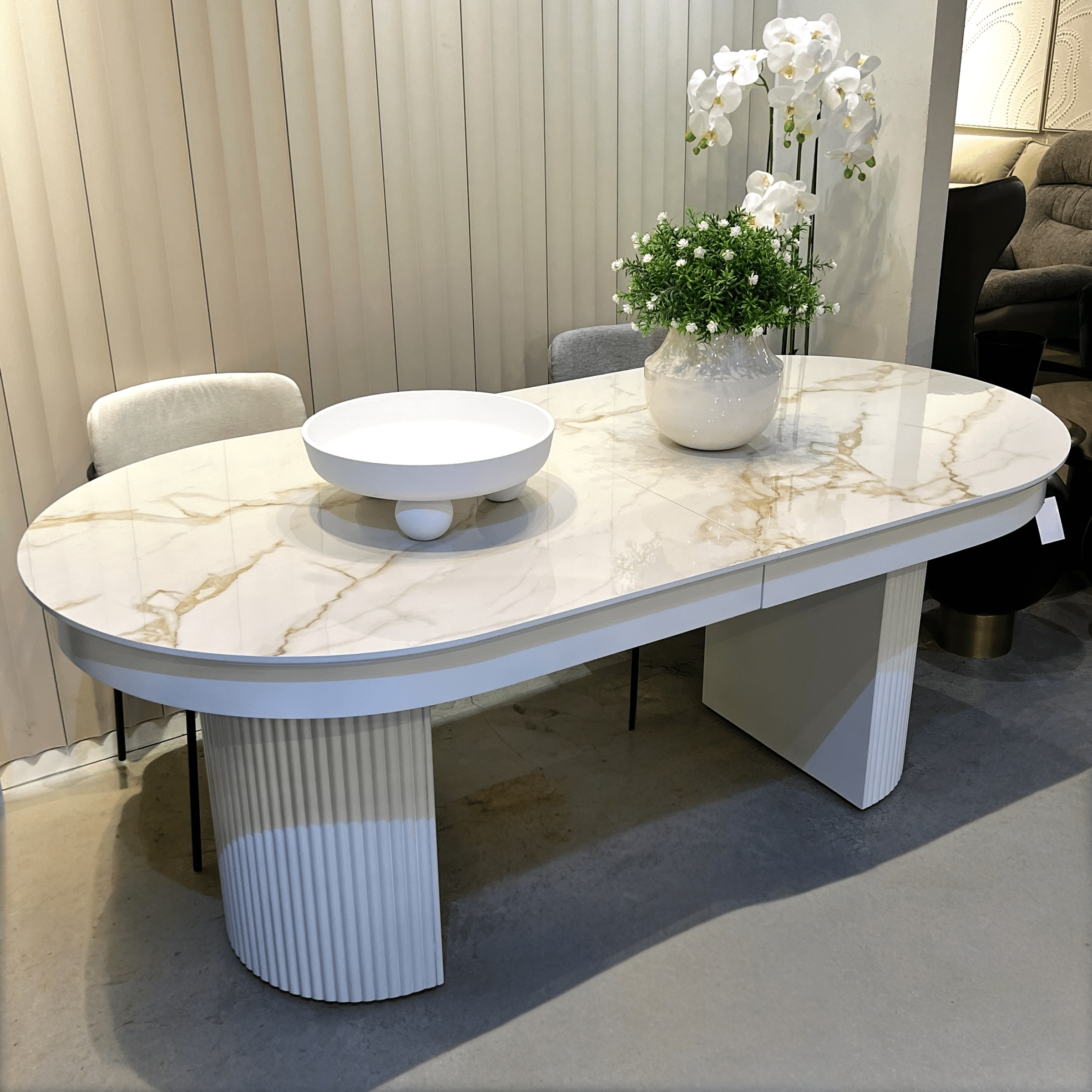 שולחן אוכל אובאלי יוקרתי דגם גייד בעיצוב אישי שולחן אוכל אובאלי יוקרתי דגם גייד בעיצוב אישי