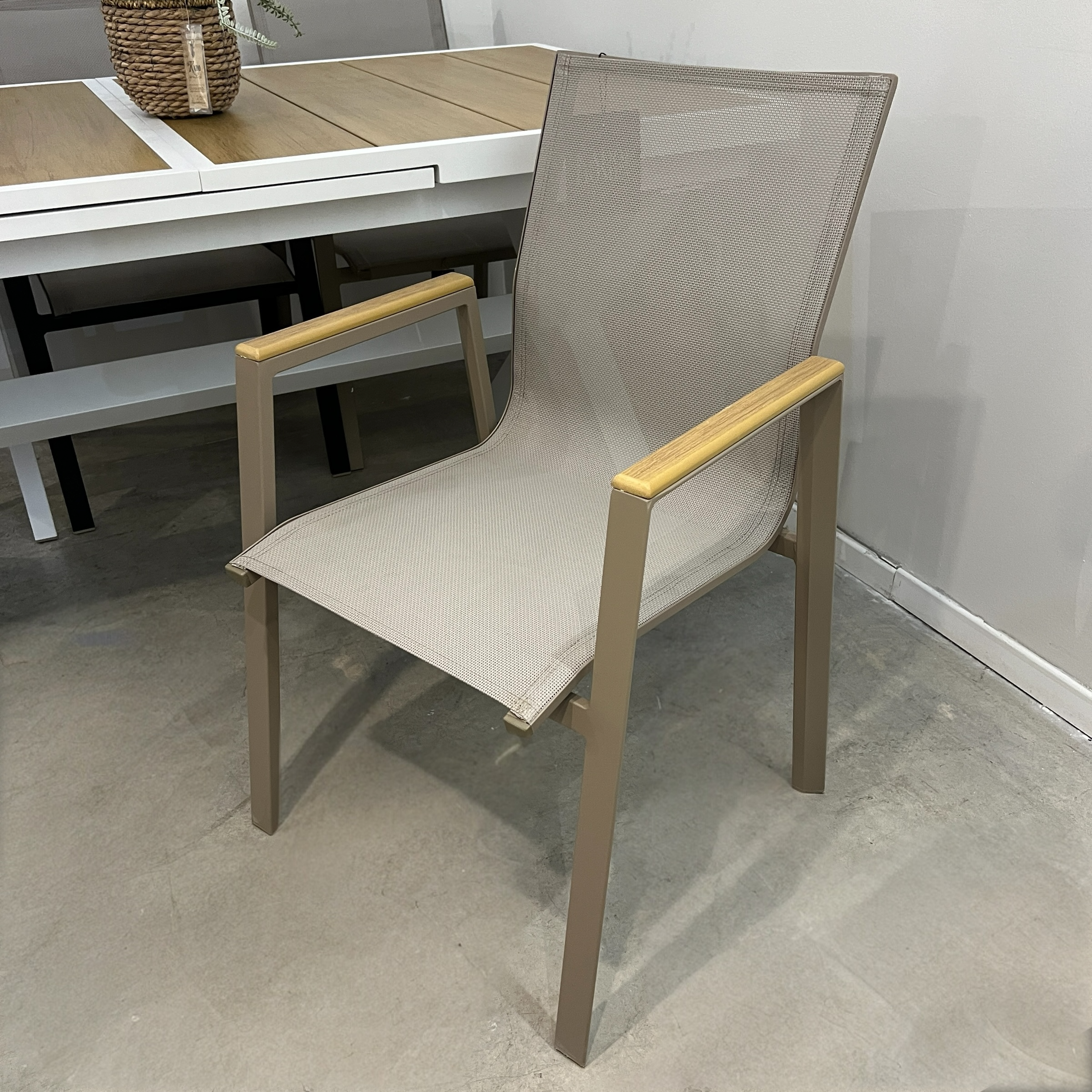 כיסא חוץ אלומיניום מוקה רשת כפולה דגם סופיטל כיסא חוץ אלומיניום מוקה רשת כפולה דגם סופיטל