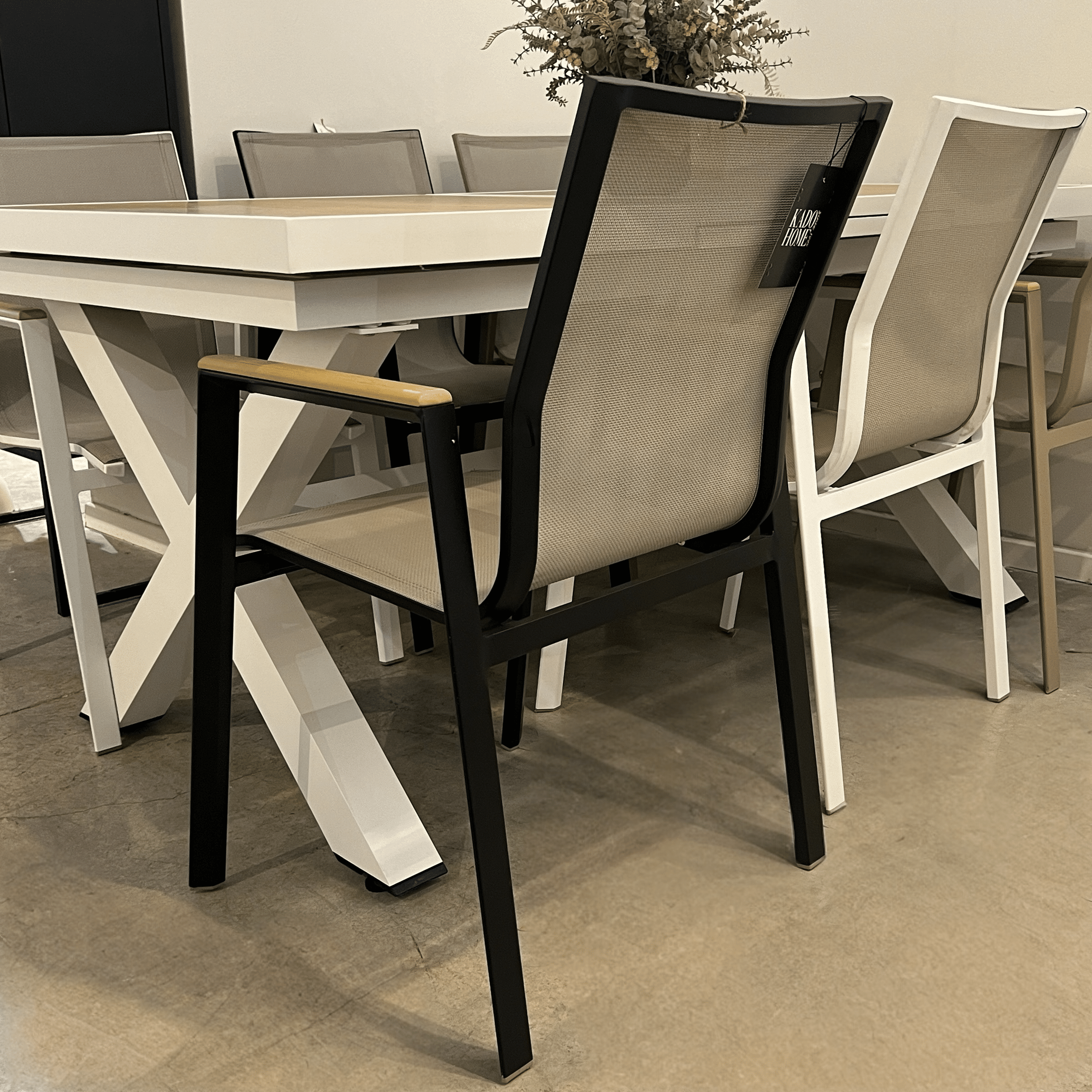 כסא חוץ אלומיניום שחור רשת כפולה דגם סופיטל כסא חוץ אלומיניום שחור רשת כפולה דגם סופיטל