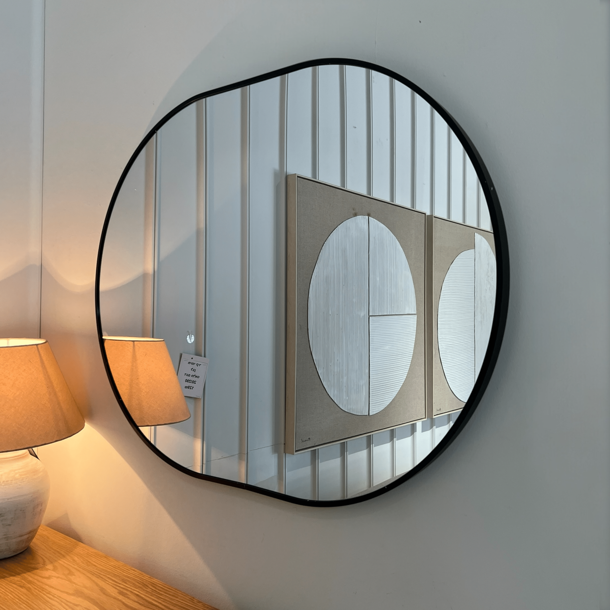 מראה מעוצבת אובלית מסגרת שחורה דגם איקו מראה מעוצבת אובלית מסגרת שחורה דגם איקו