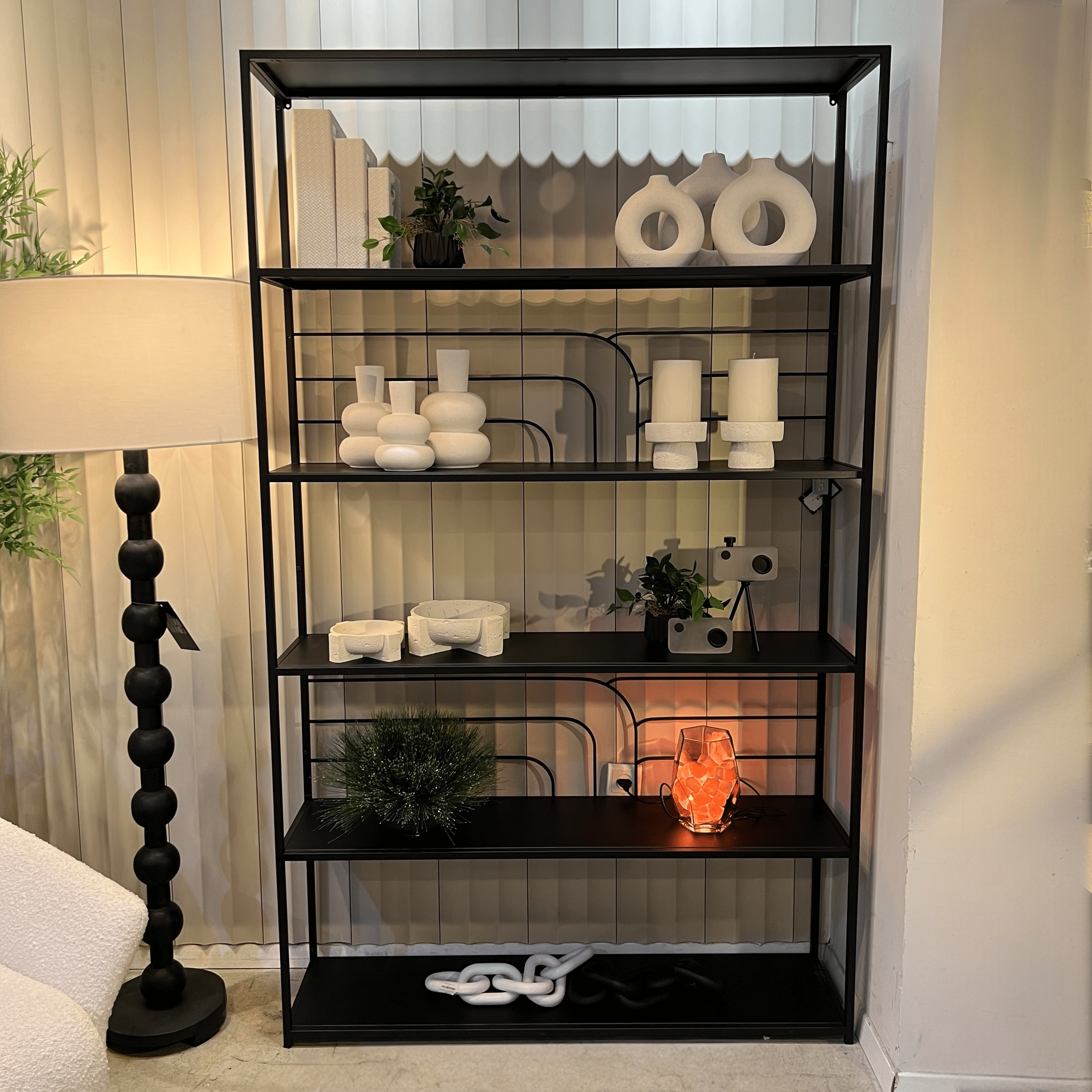 כוננית ברזל שחור מעוצב דגם שים כוננית ברזל שחור מעוצב דגם שים