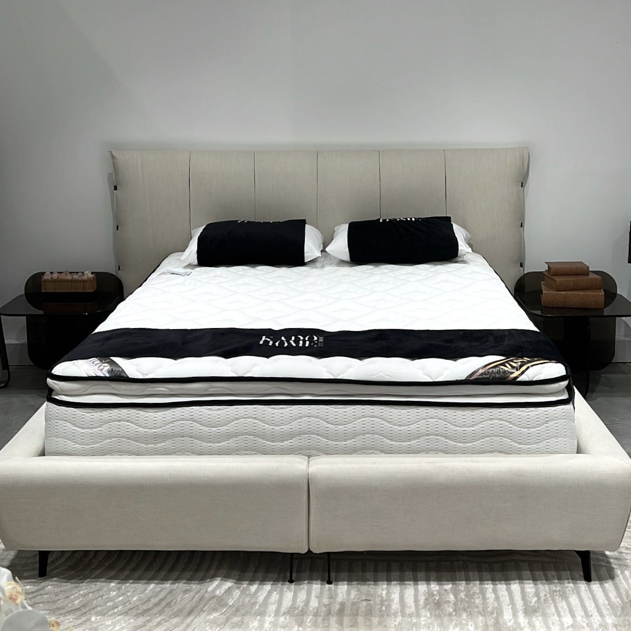 מיטה יוקרתית דגם לונה בעיצוב אישי מיטה יוקרתית דגם לונה בעיצוב אישי