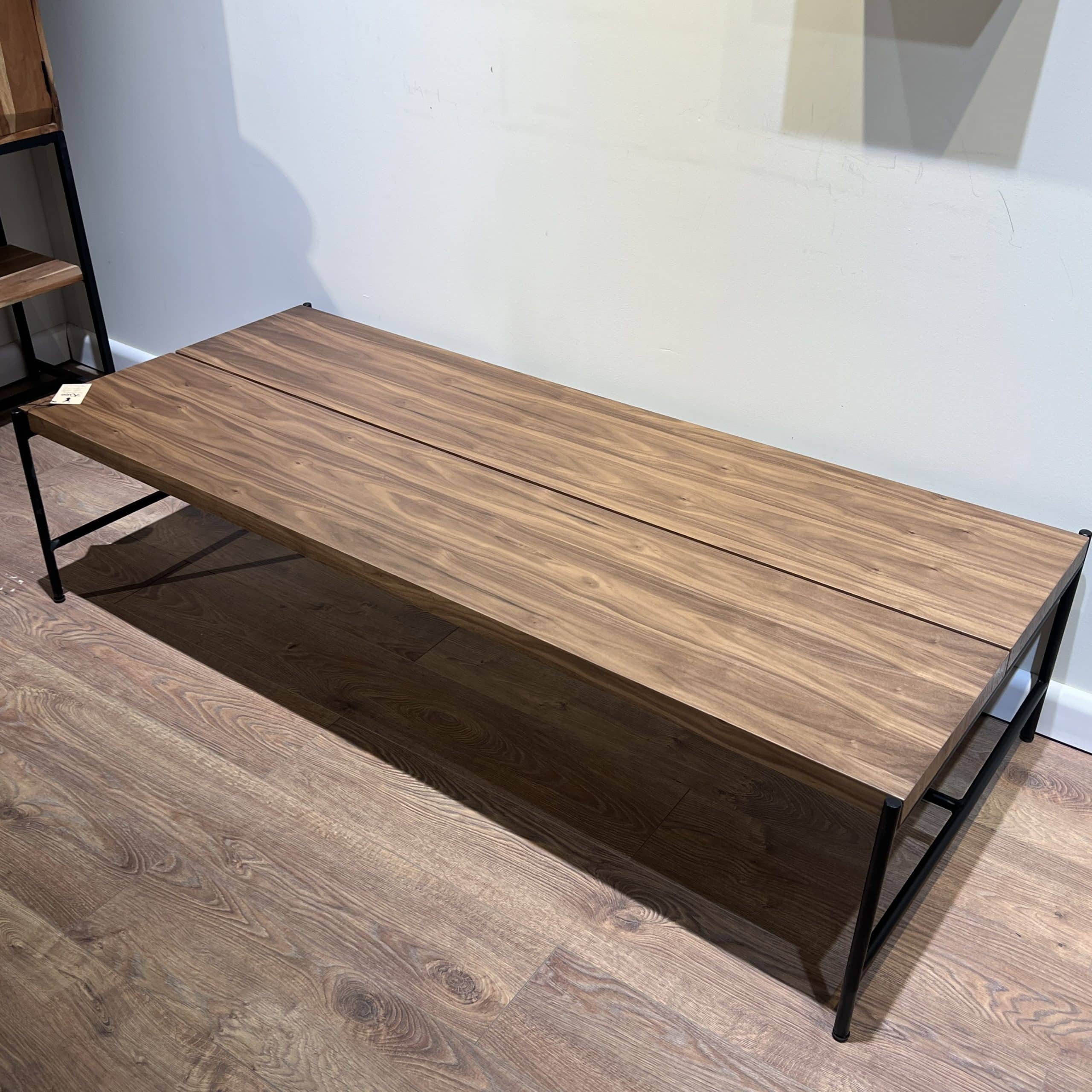 שולחן סלון דגם מוש אגוז אמריקאי - חיסול מתצוגה! שולחן סלון דגם מוש אגוז אמריקאי - חיסול מתצוגה!