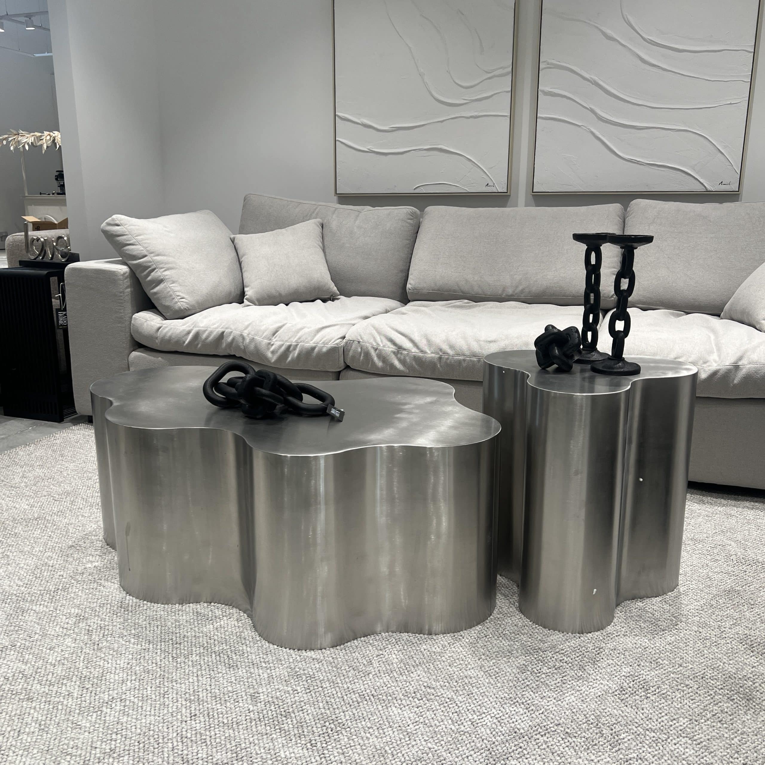 סט שולחנות אמורפיים נירוסטה מוברש דגם סופיטל סט שולחנות אמורפיים נירוסטה מוברש דגם סופיטל