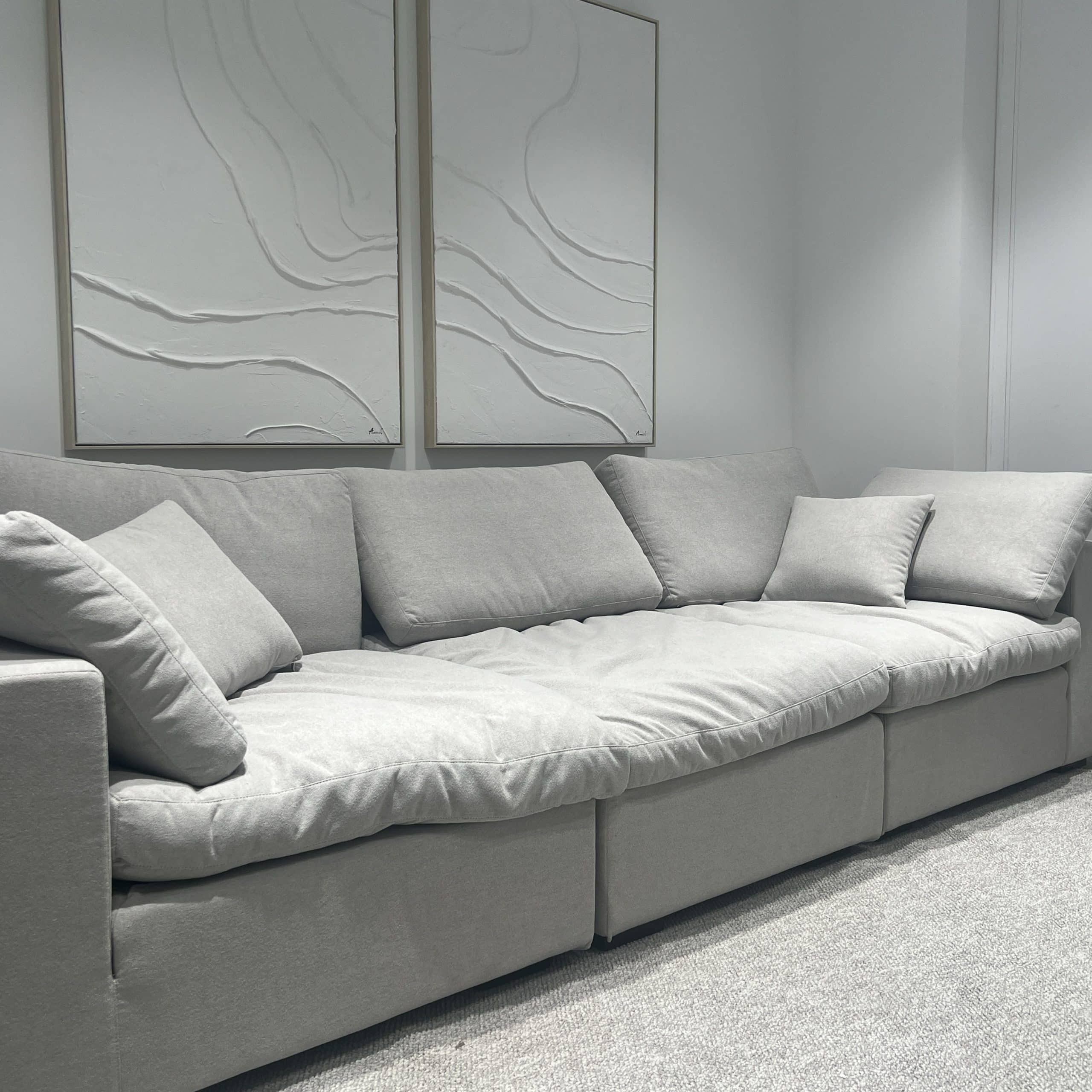 ספה מישלן אריג אפור במילוי נוצות דגם סופיטל ספה מישלן אריג אפור במילוי נוצות דגם סופיטל