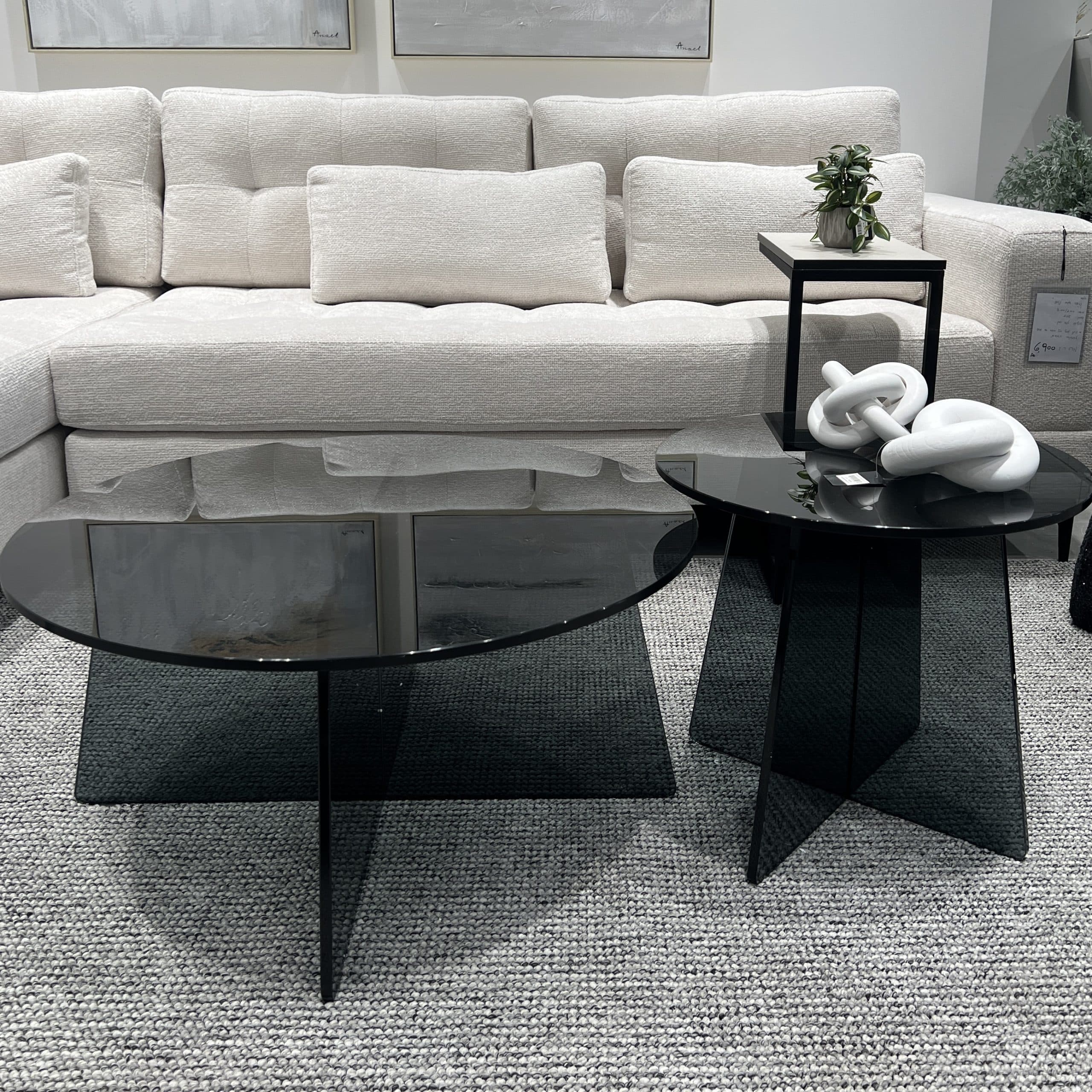 שולחן סלון יוקרתי עגול רגל X זכוכית מחוסמת אפורה דגם פלור שולחן סלון יוקרתי עגול רגל X זכוכית מחוסמת אפורה דגם פלור