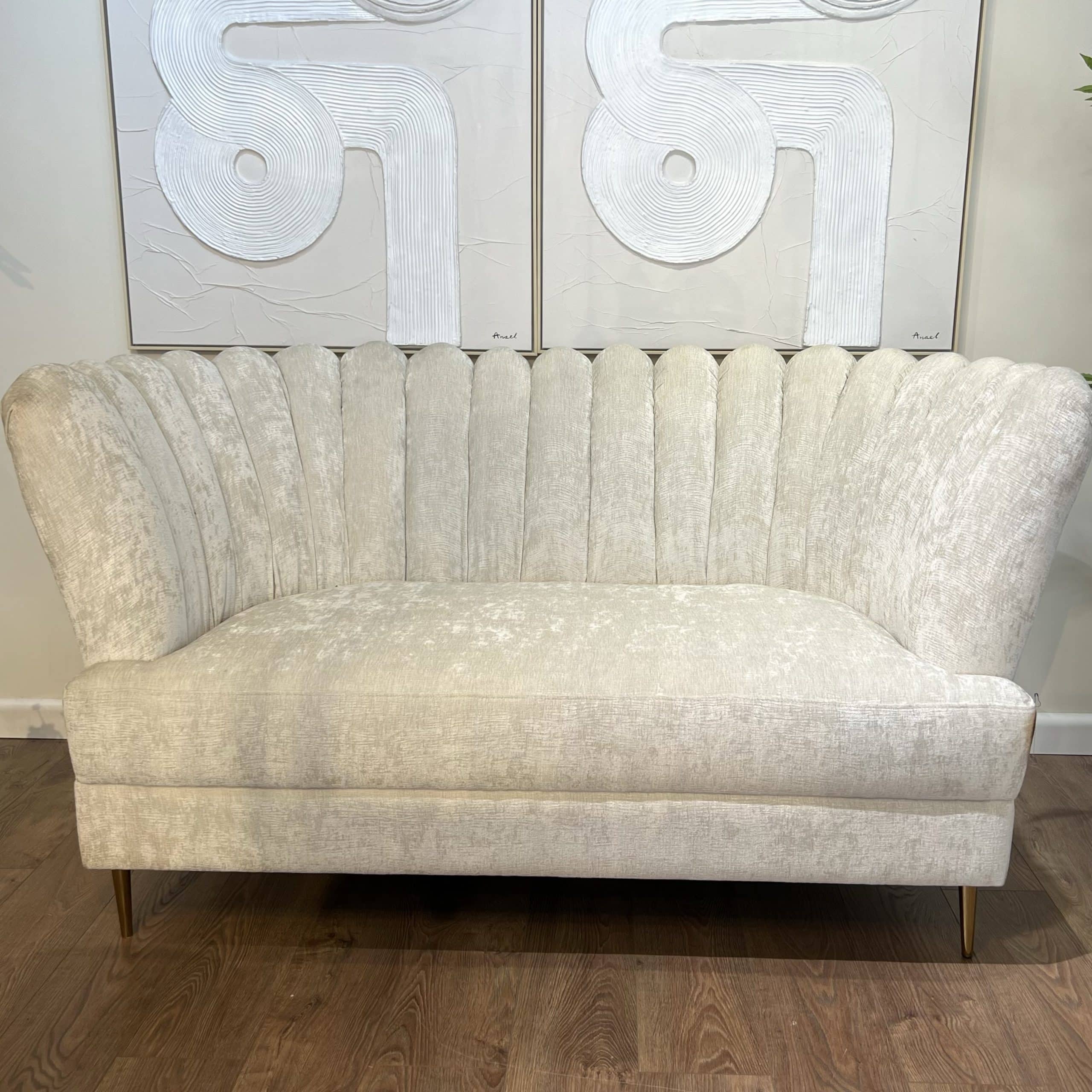 ספה מעוצבת דגם מניפה אורך 150 ס״מ - חיסול מתצוגה! ספה מעוצבת דגם מניפה אורך 150 ס״מ - חיסול מתצוגה!