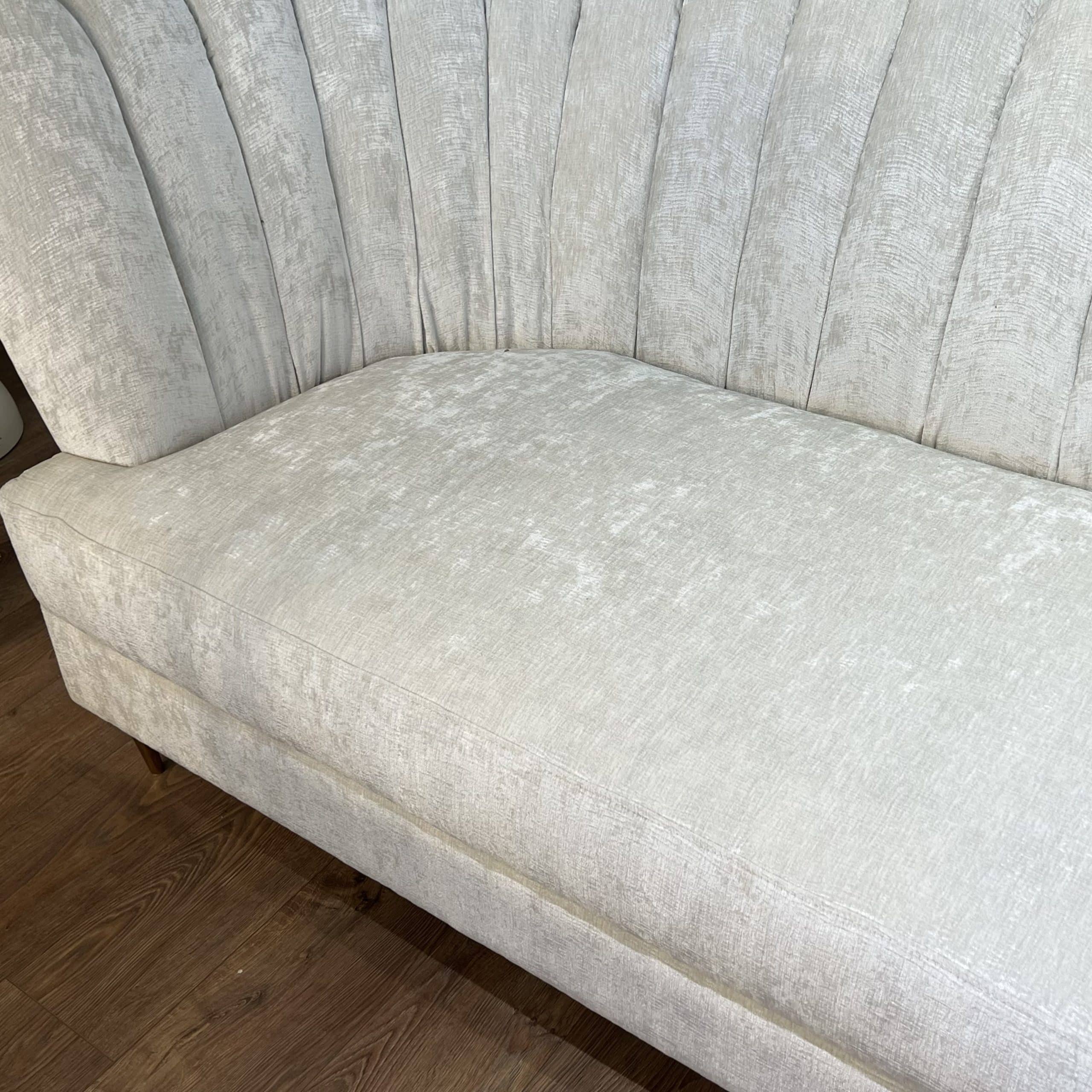 ספה מעוצבת דגם מניפה אורך 150 ס״מ - חיסול מתצוגה! ספה מעוצבת דגם מניפה אורך 150 ס״מ - חיסול מתצוגה!