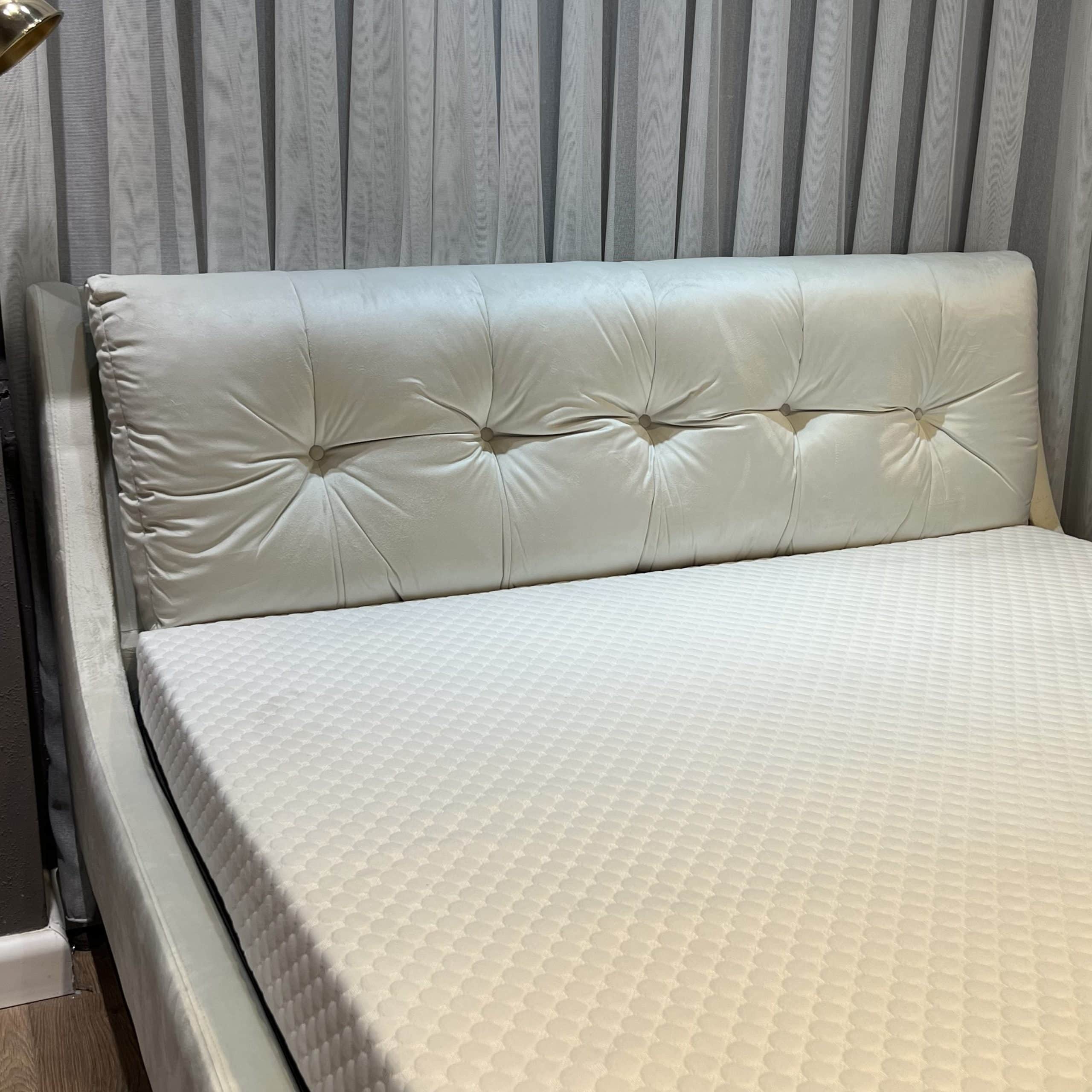 מיטה מעוצבת דגם מרגריטה גוון שמנת - חיסול מתצוגה! מיטה מעוצבת דגם מרגריטה גוון שמנת - חיסול מתצוגה!