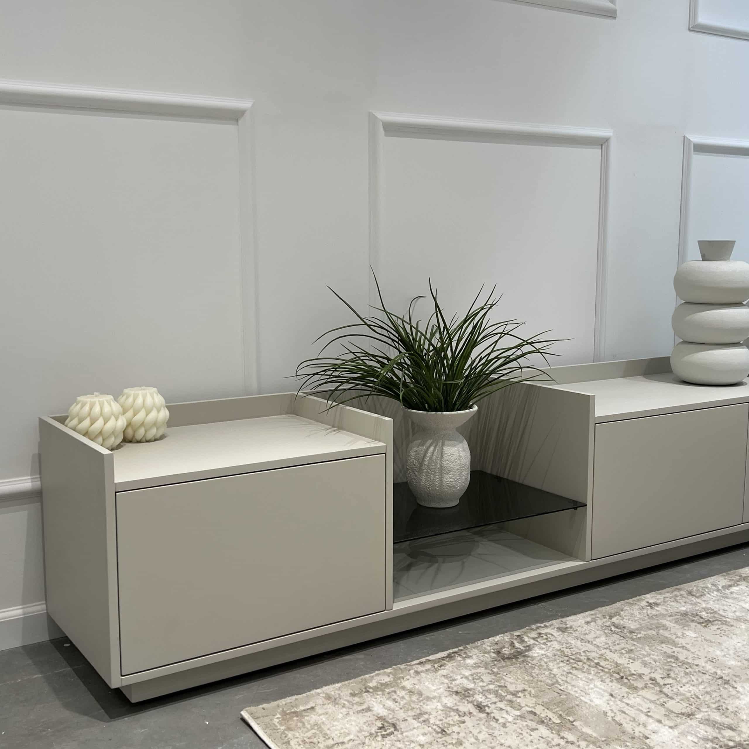 מזנון יוקרתי דגם ניירובי זכוכית מושחרת | בעיצוב אישי מזנון יוקרתי דגם ניירובי זכוכית מושחרת | בעיצוב אישי