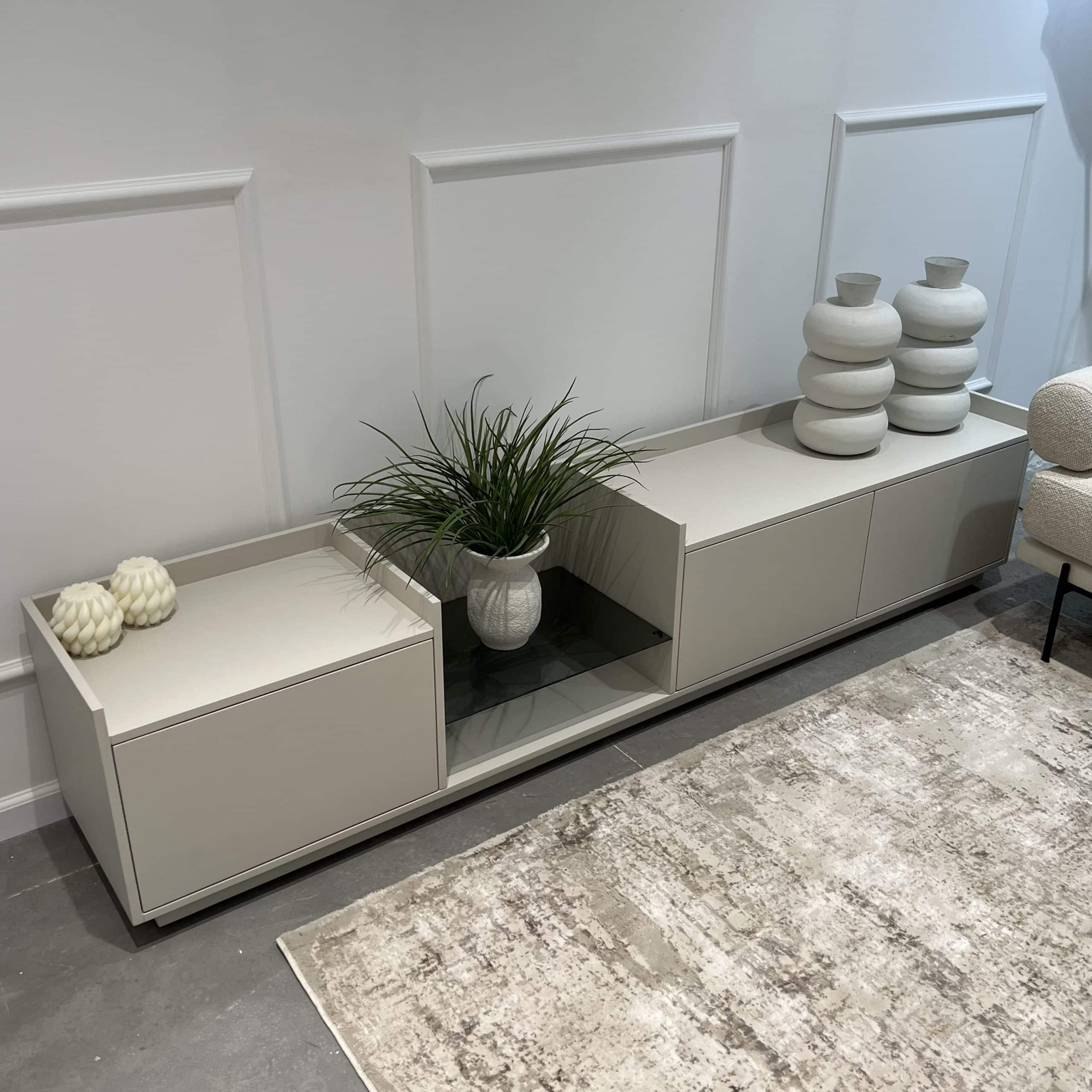 מזנון יוקרתי דגם ניירובי זכוכית מושחרת | בעיצוב אישי מזנון יוקרתי דגם ניירובי זכוכית מושחרת | בעיצוב אישי