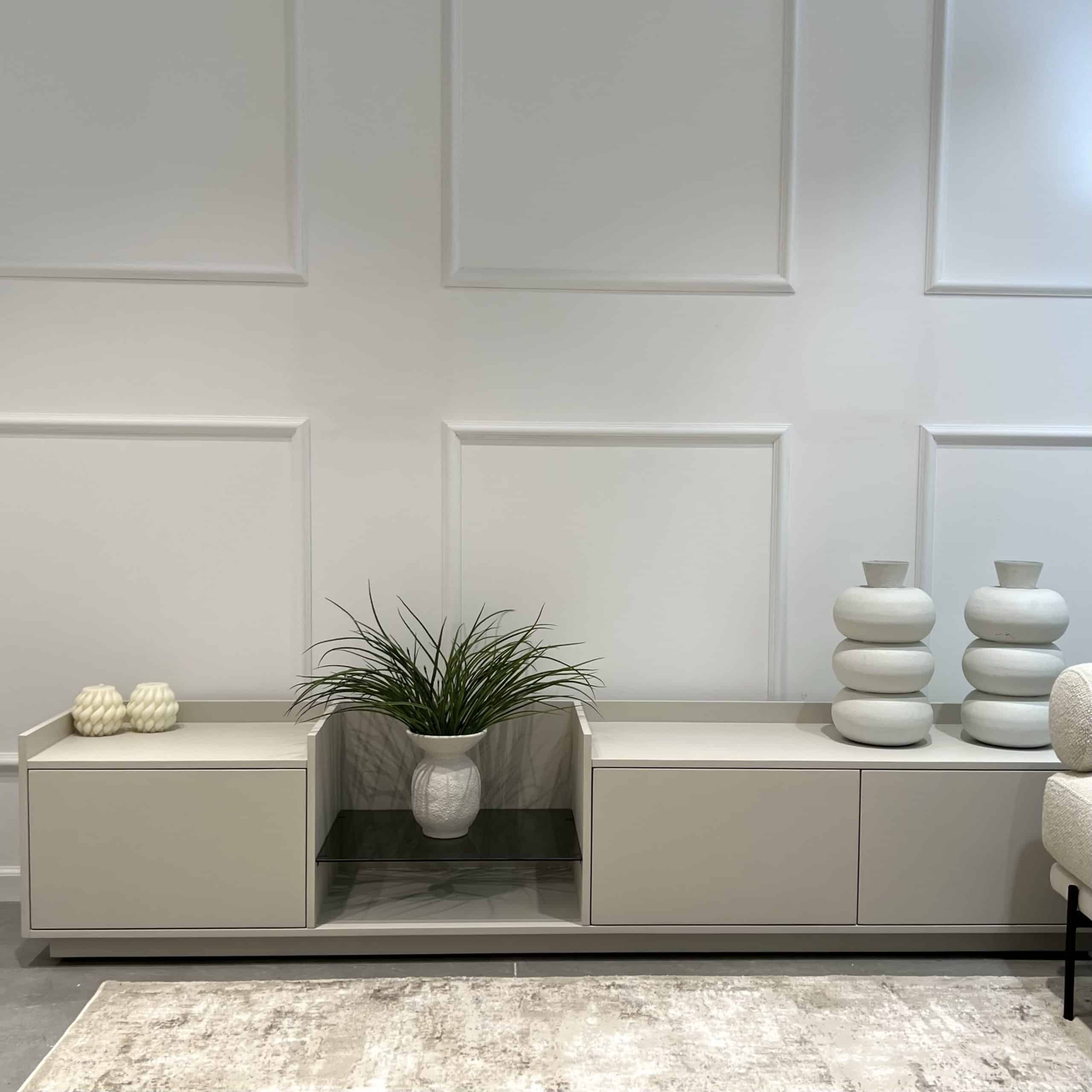 מזנון יוקרתי דגם ניירובי זכוכית מושחרת | בעיצוב אישי מזנון יוקרתי דגם ניירובי זכוכית מושחרת | בעיצוב אישי