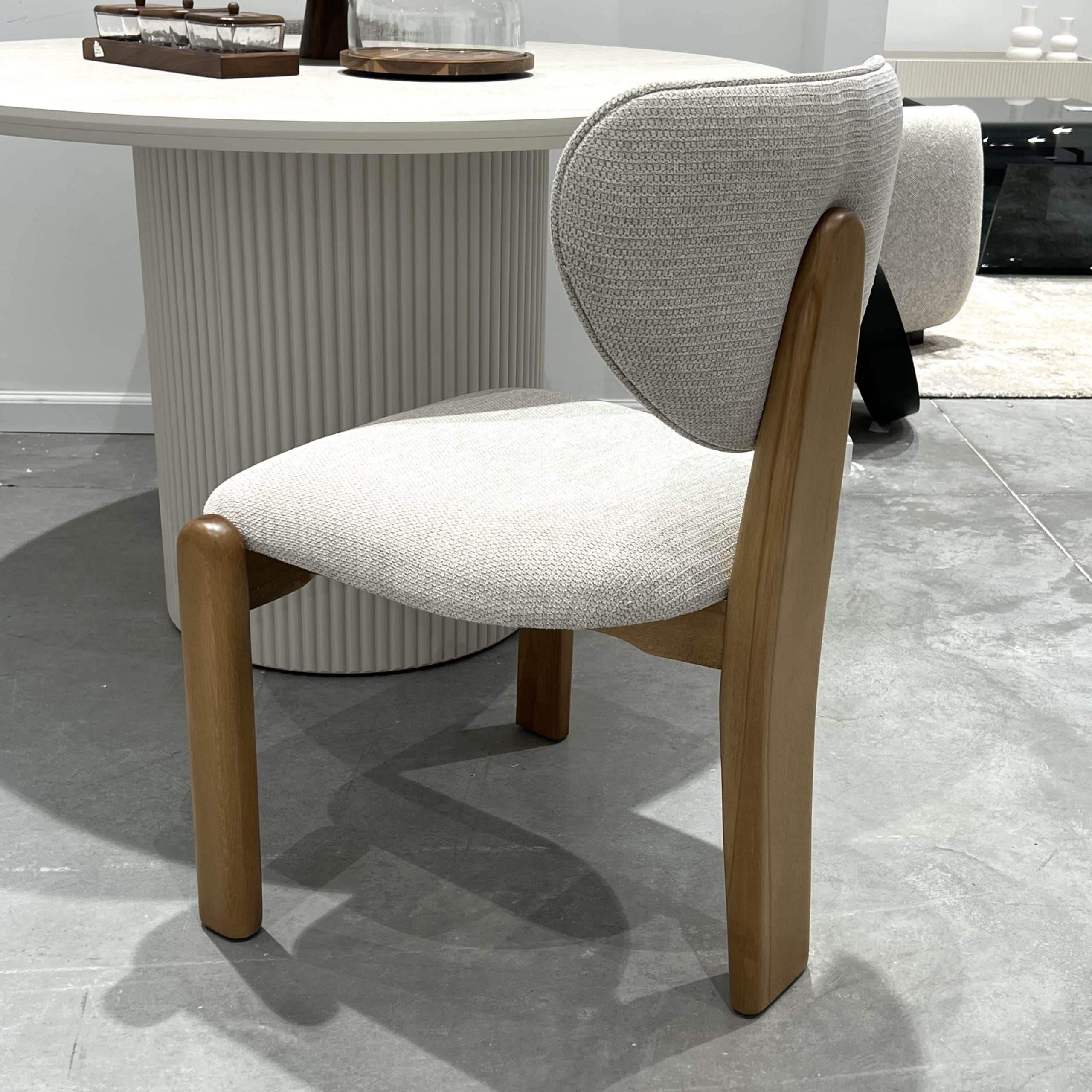 כיסא מעוצב ונוח דגם ונוס רגל עץ מלא | בעיצוב אישי כיסא מעוצב ונוח דגם ונוס רגל עץ מלא | בעיצוב אישי