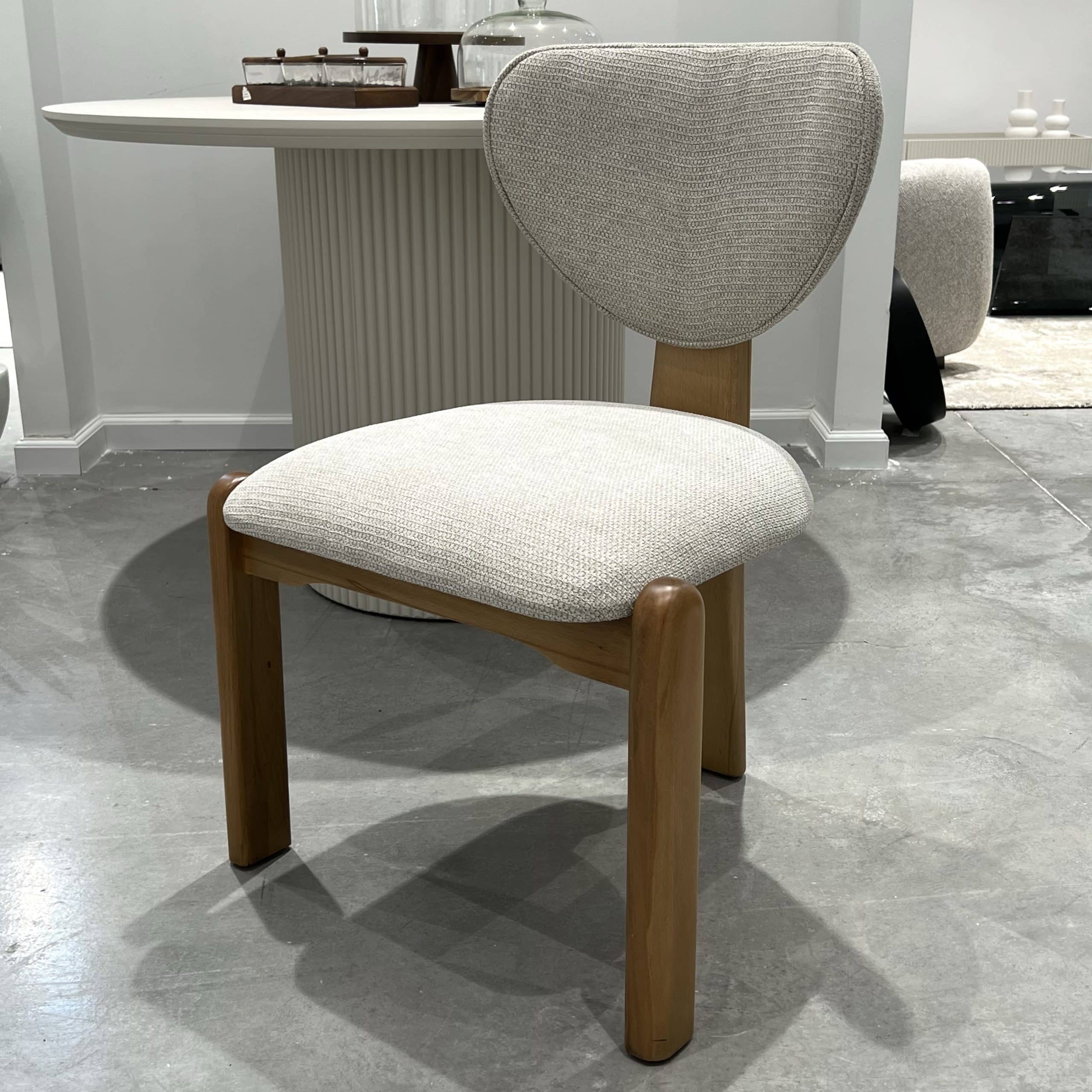 כיסא מעוצב ונוח דגם ונוס רגל עץ מלא | בעיצוב אישי כיסא מעוצב ונוח דגם ונוס רגל עץ מלא | בעיצוב אישי