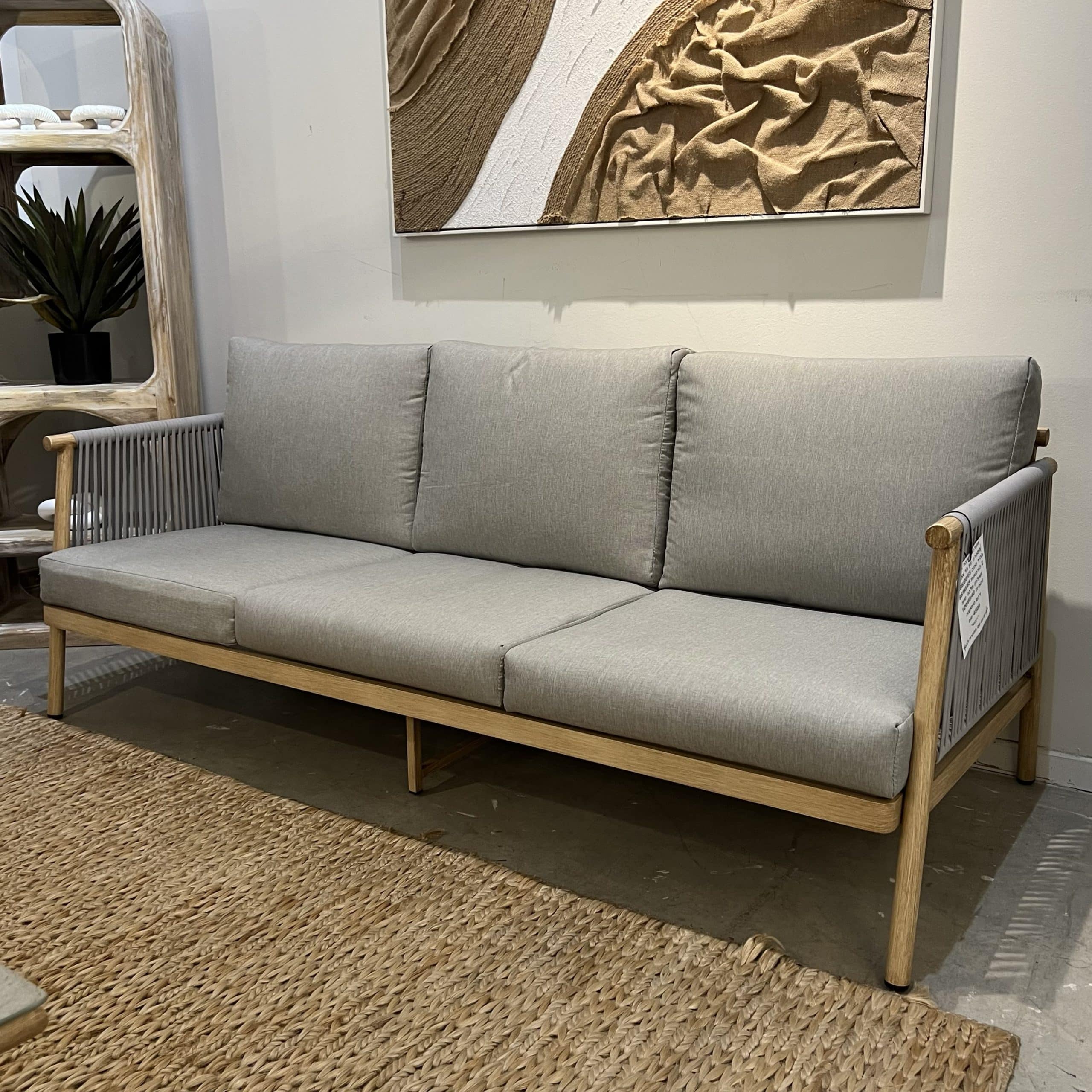 מערכת ישיבה חוץ מסגרת עץ בד אפור בהיר דגם טוסקנה מערכת ישיבה חוץ מסגרת עץ בד אפור בהיר דגם טוסקנה