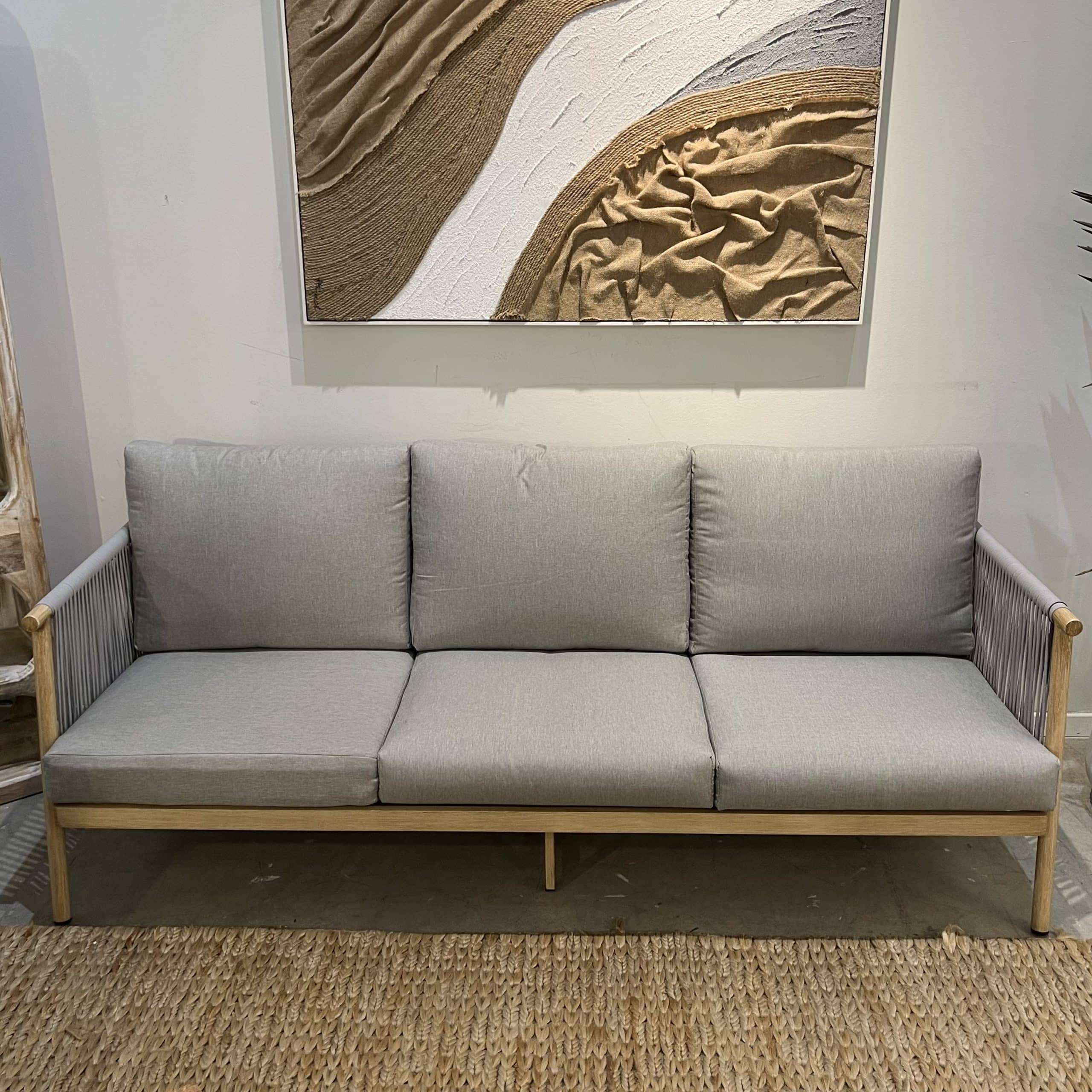 מערכת ישיבה חוץ מסגרת עץ בד אפור בהיר דגם טוסקנה מערכת ישיבה חוץ מסגרת עץ בד אפור בהיר דגם טוסקנה