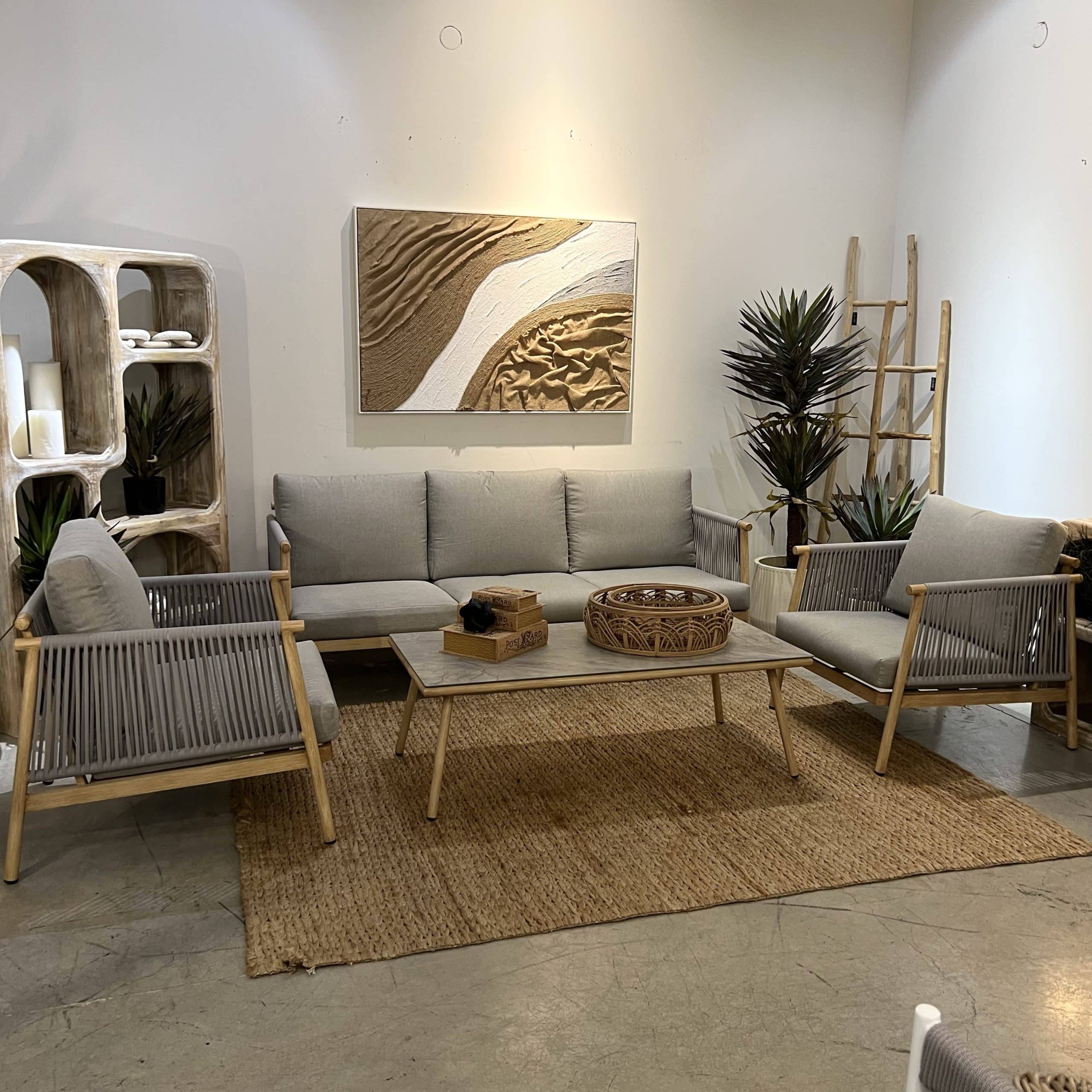 מערכת ישיבה חוץ מסגרת עץ בד אפור בהיר דגם טוסקנה מערכת ישיבה חוץ מסגרת עץ בד אפור בהיר דגם טוסקנה