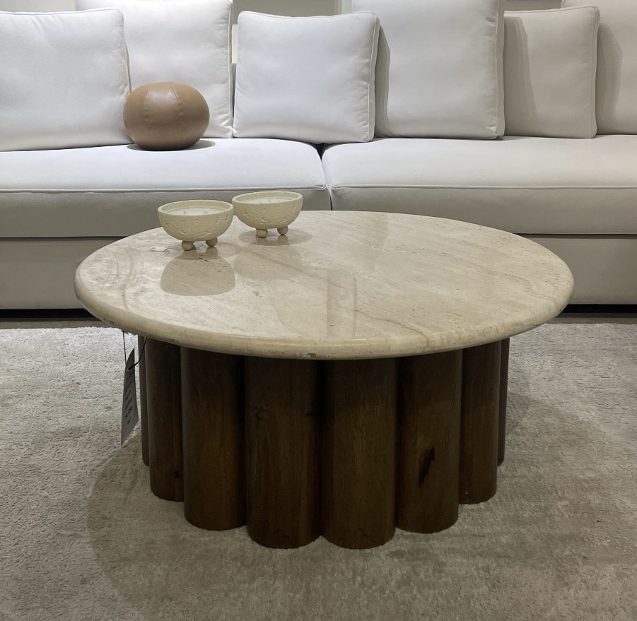 שולחן סלון יוקרתי עגול נטורה רגל גזעי עץ טופ טרוונטין דגם סוניל שולחן סלון יוקרתי עגול נטורה רגל גזעי עץ טופ טרוונטין דגם סוניל