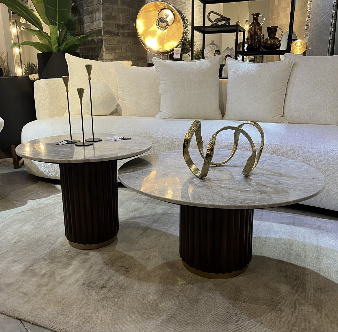 שולחן סלון פנסי שיש בז רגל עץ דגם ראבי שולחן סלון פנסי שיש בז רגל עץ דגם ראבי