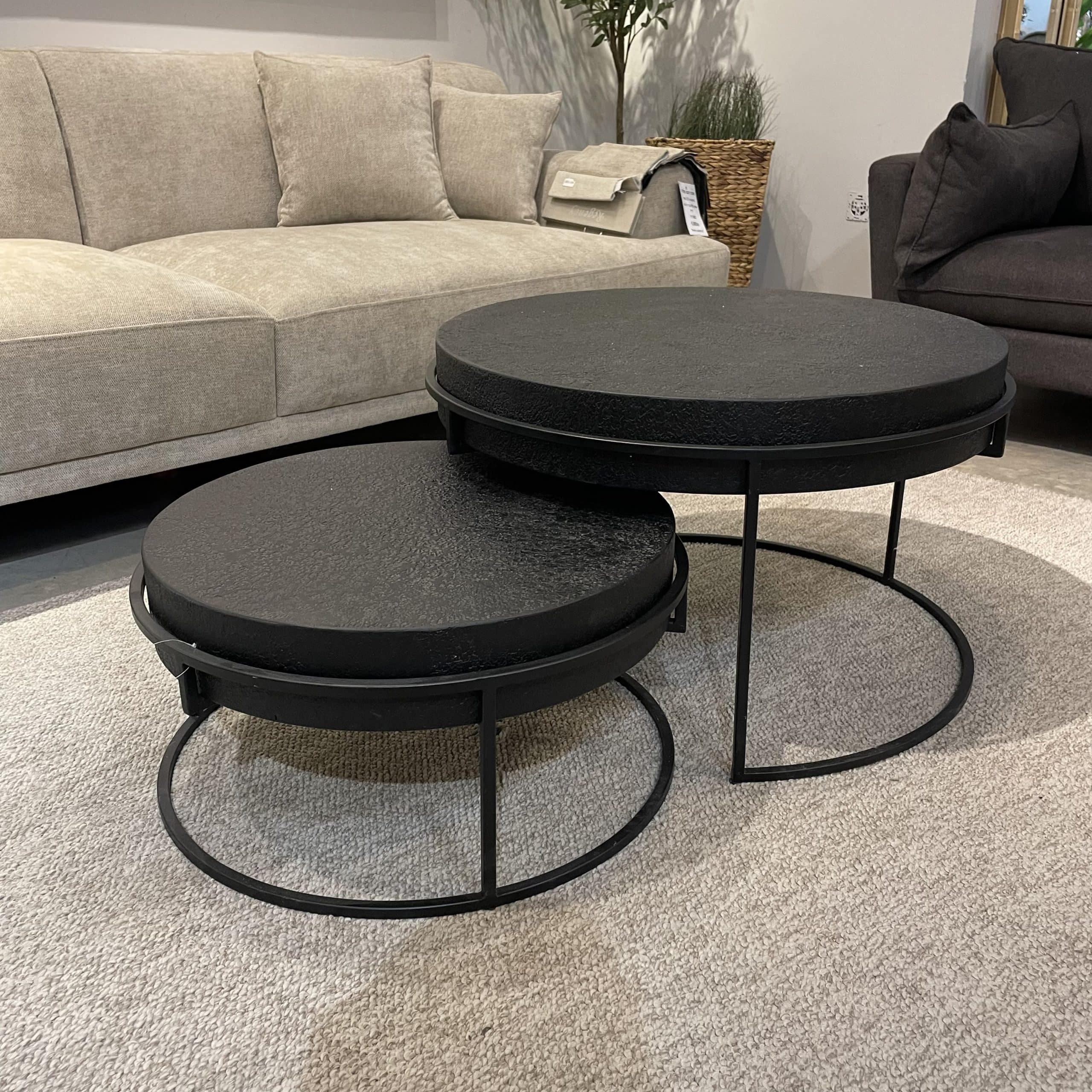 סט שולחנות סלון עגולים בטון שחור דגם רוני סט שולחנות סלון עגולים בטון שחור דגם רוני